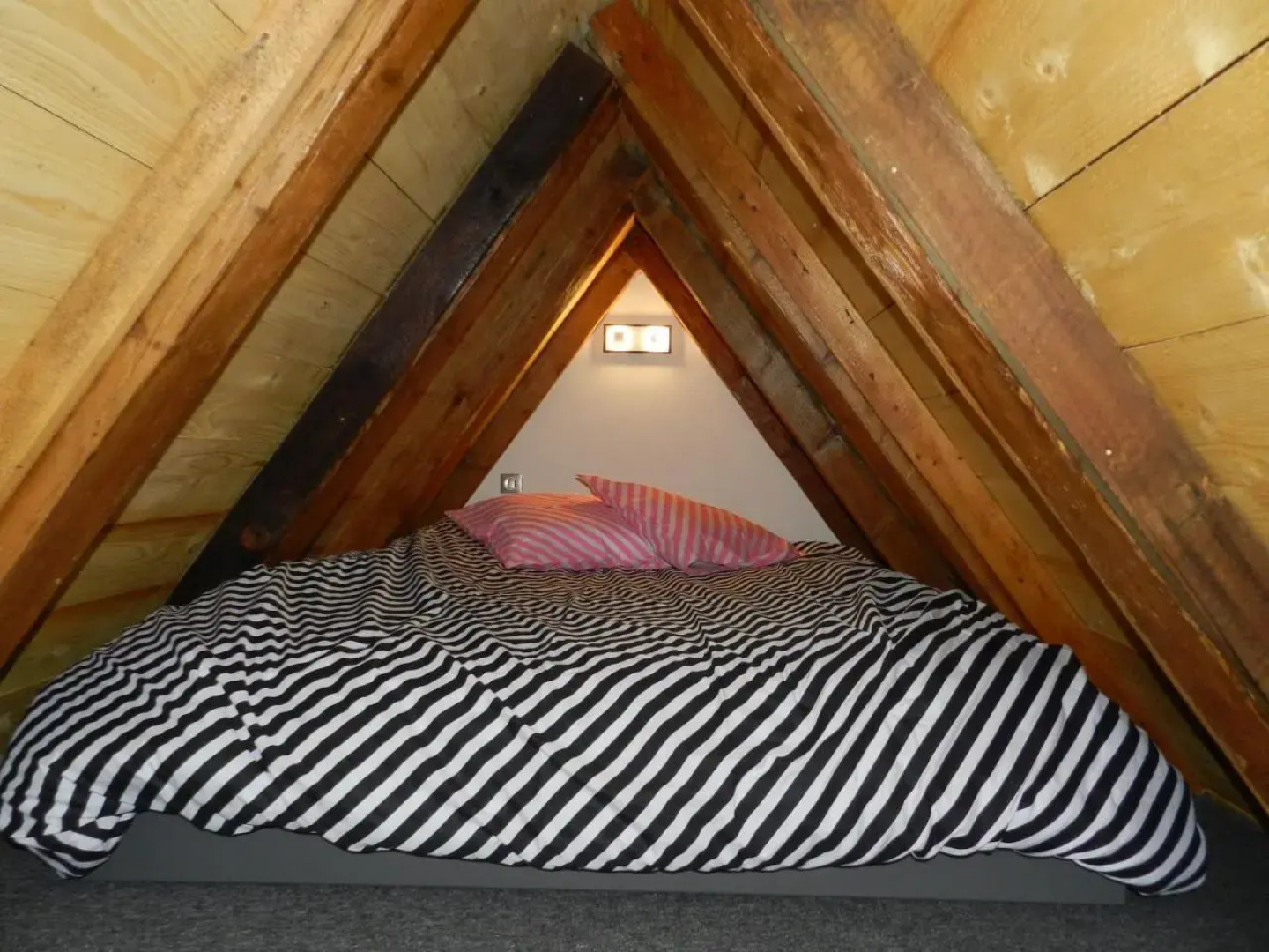 Gîte autonome, La grange a foin, piscine !