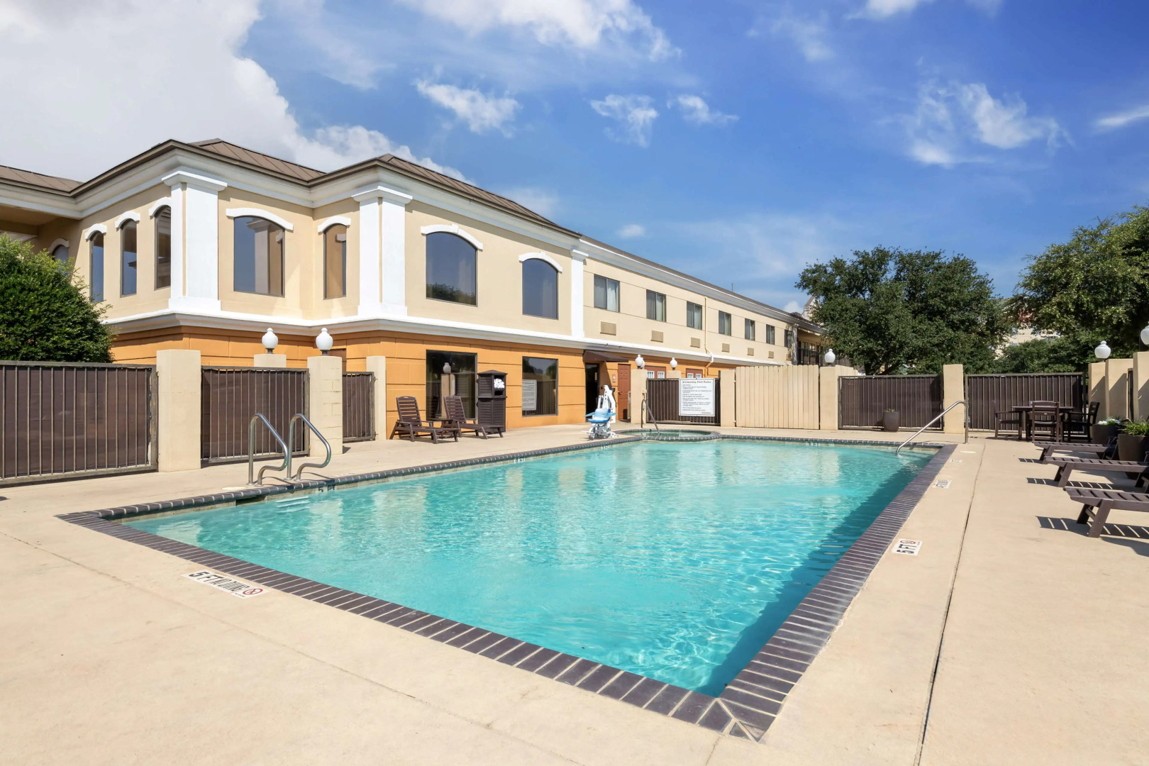 Best Western Inn & Suites