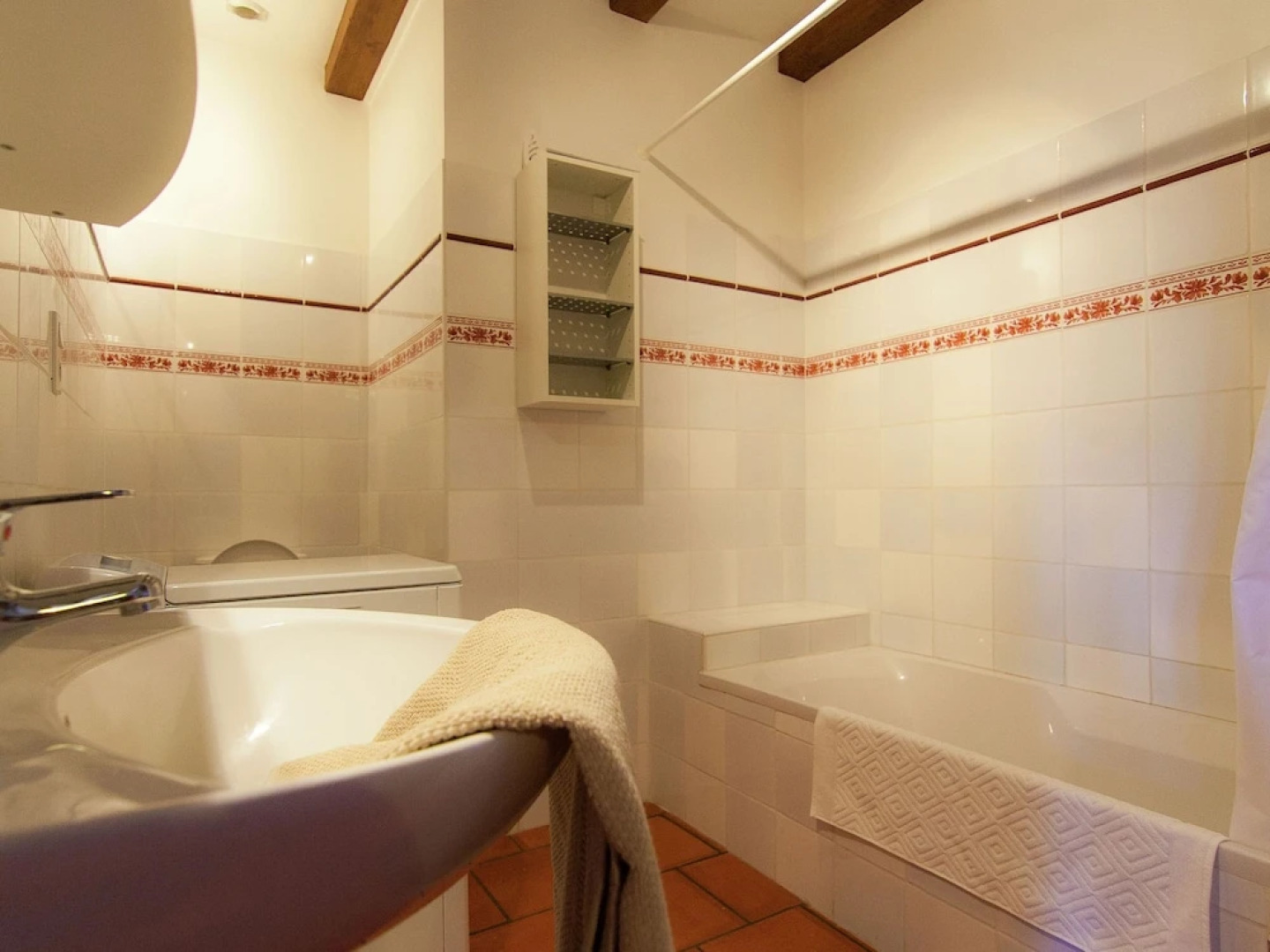 Marvelous Holiday Home in Issac With Swimming Pool