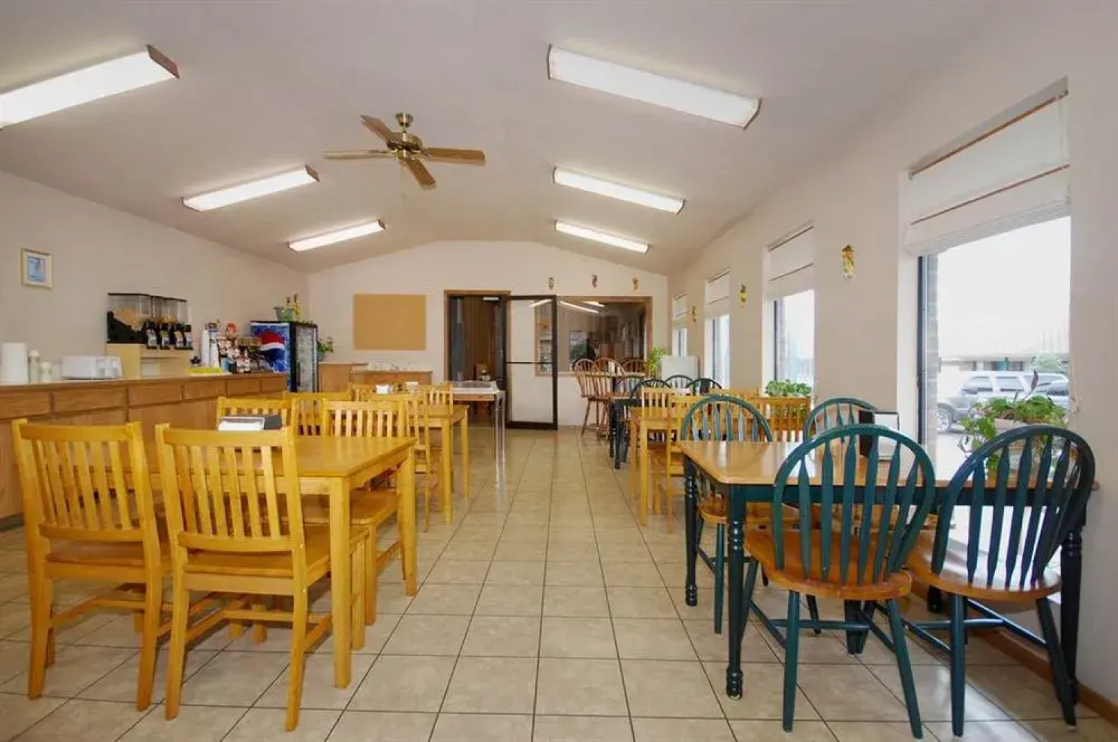 Oak Hill Inn & Suites