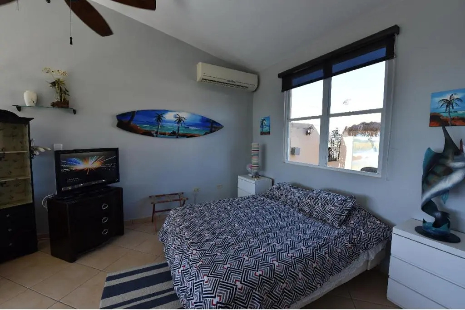 Coqui penthouse 2 across Rincon beach, pool, bbq, power and water bup