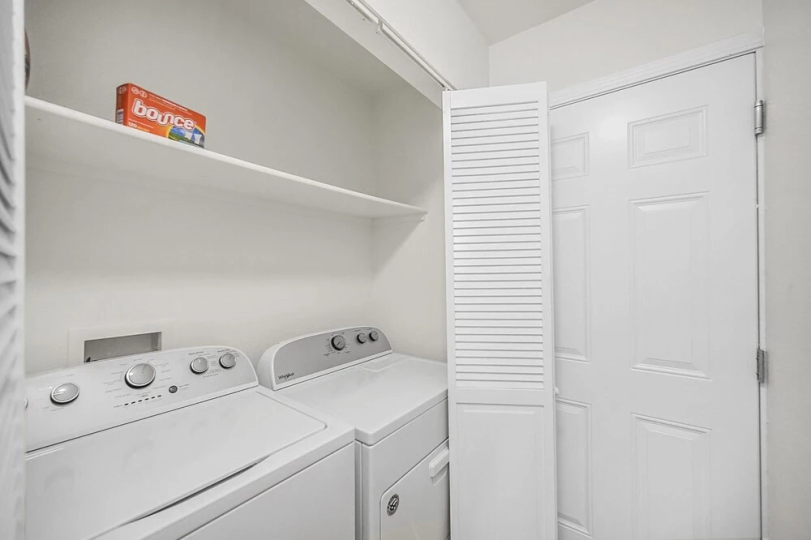 Saratoga A Bright Modern Pool Home in Vegas