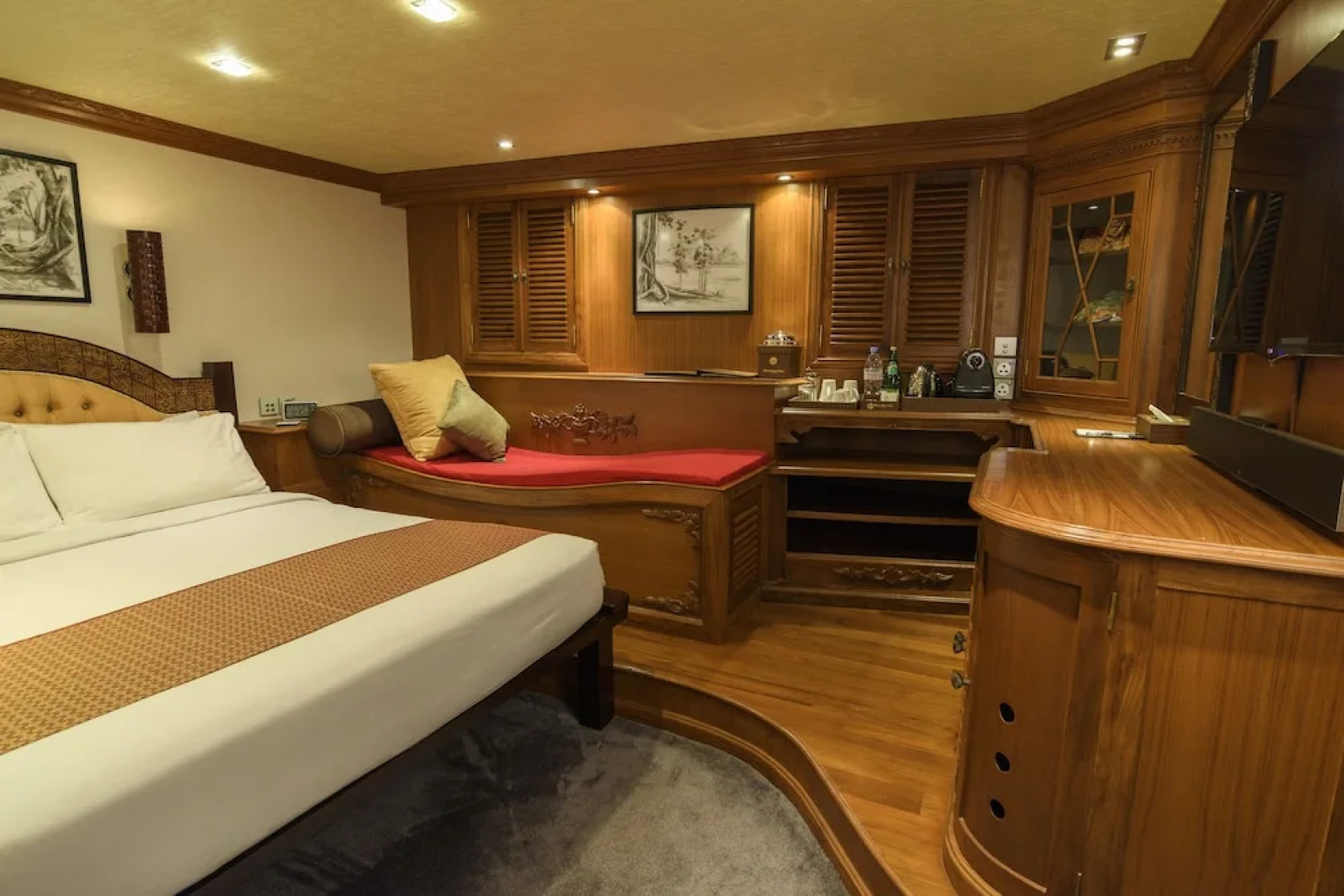 Dhaainkan'baa - Luxury Yacht