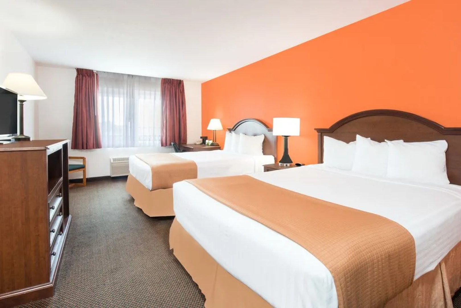 Howard Johnson Inn and Suites Oacoma