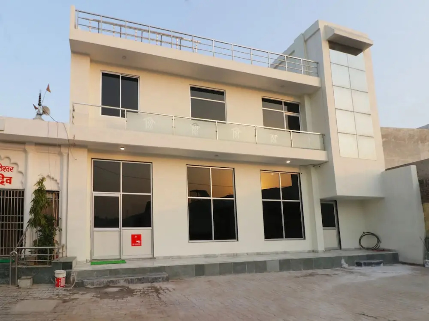 OYO 12493 Hotel Taaz Comfort Inn