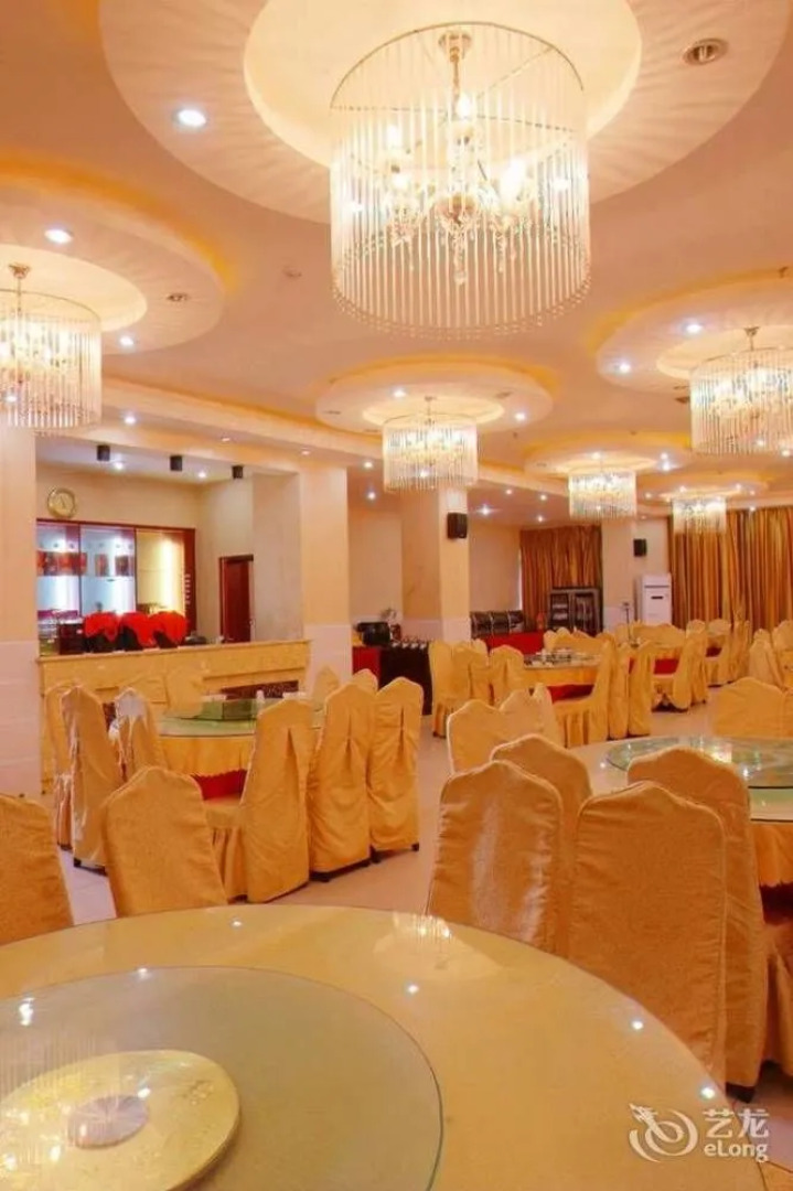 Zhangjiajie Wind and Cloud Holiday Hotel