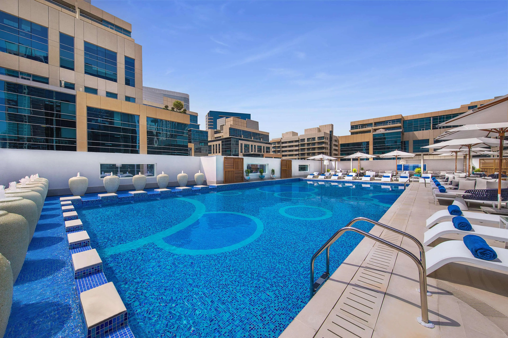 Отель Double Tree by Hilton Dubai Business Bay