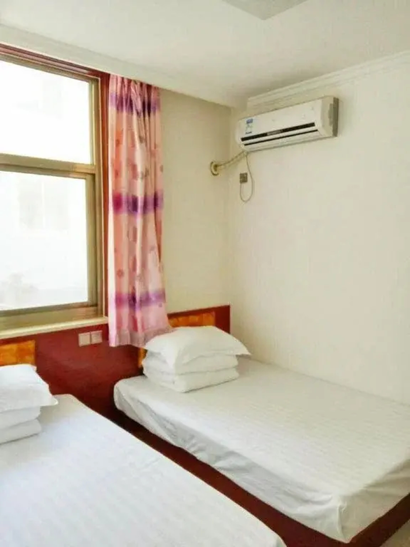 Xinglong Jiahong Inn
