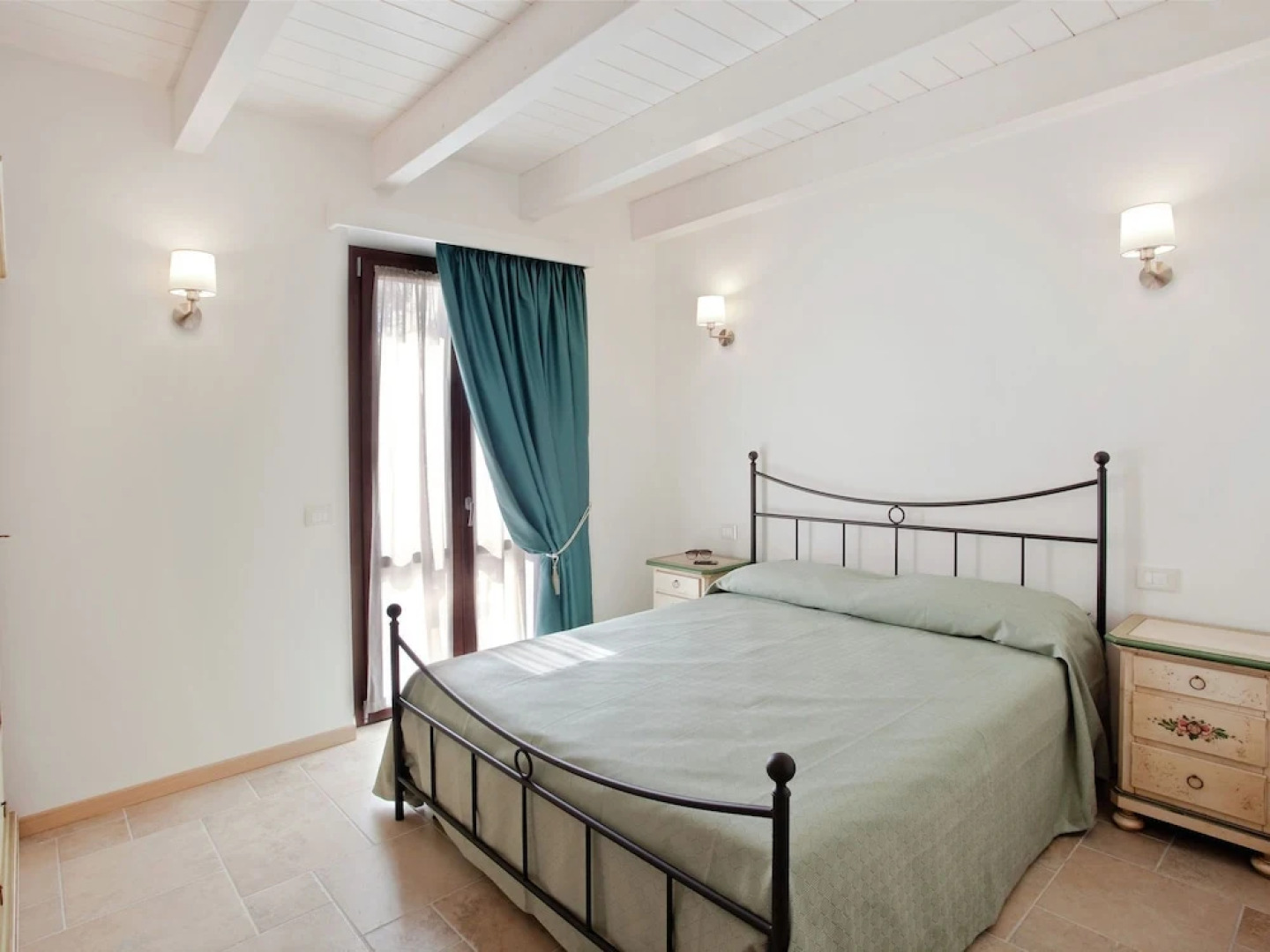 Modern Eco-Friendly Apartment Steps Away From the Sea And Nature