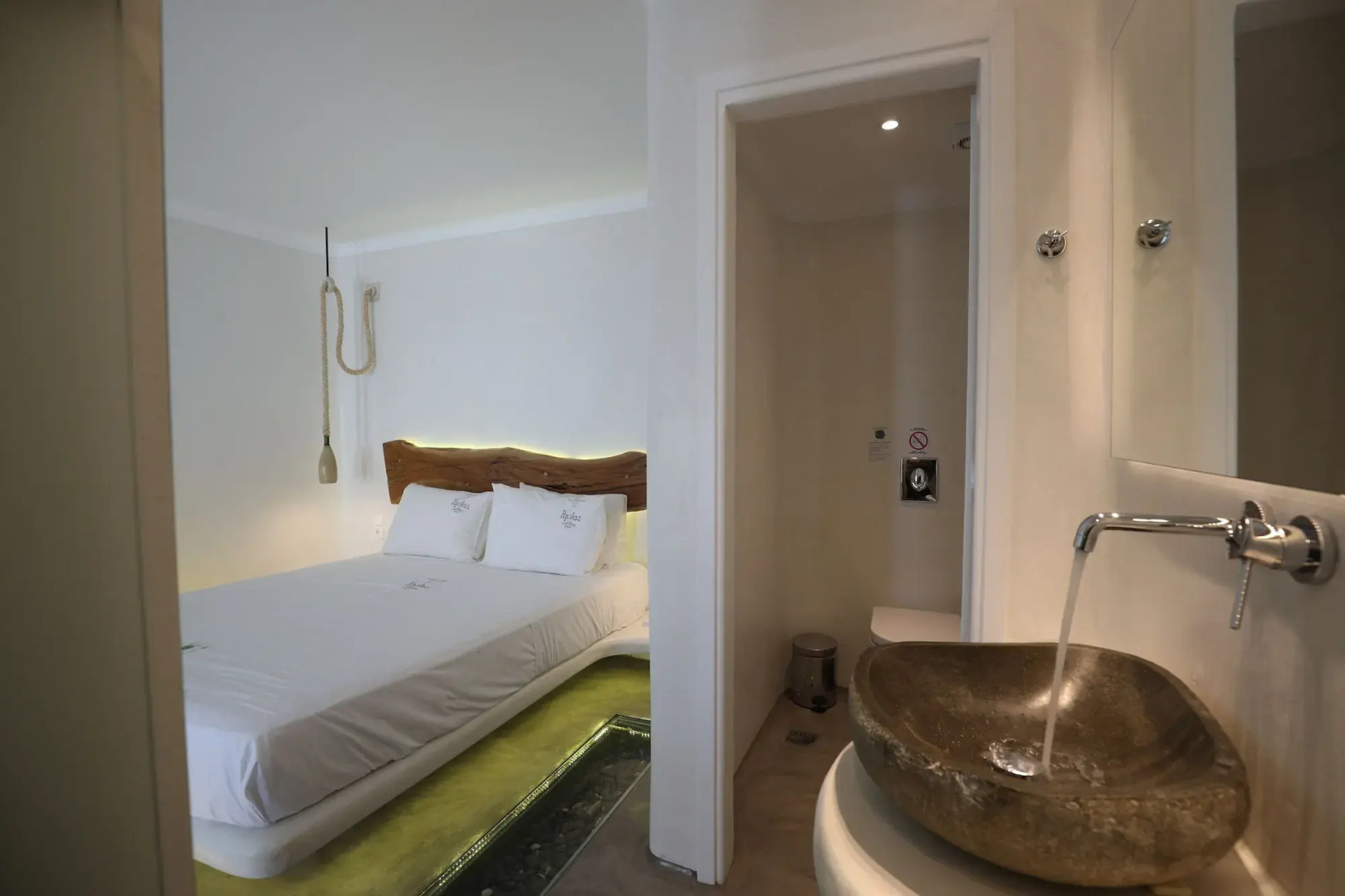 Flaskos Luxury Suites