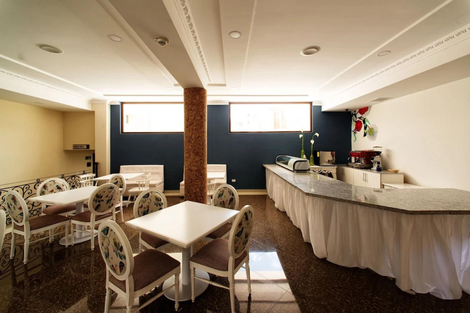 Quindeloma Art Hotel And Gallery