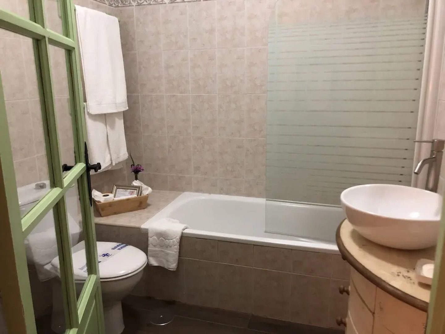 El Estanque y El Almendro