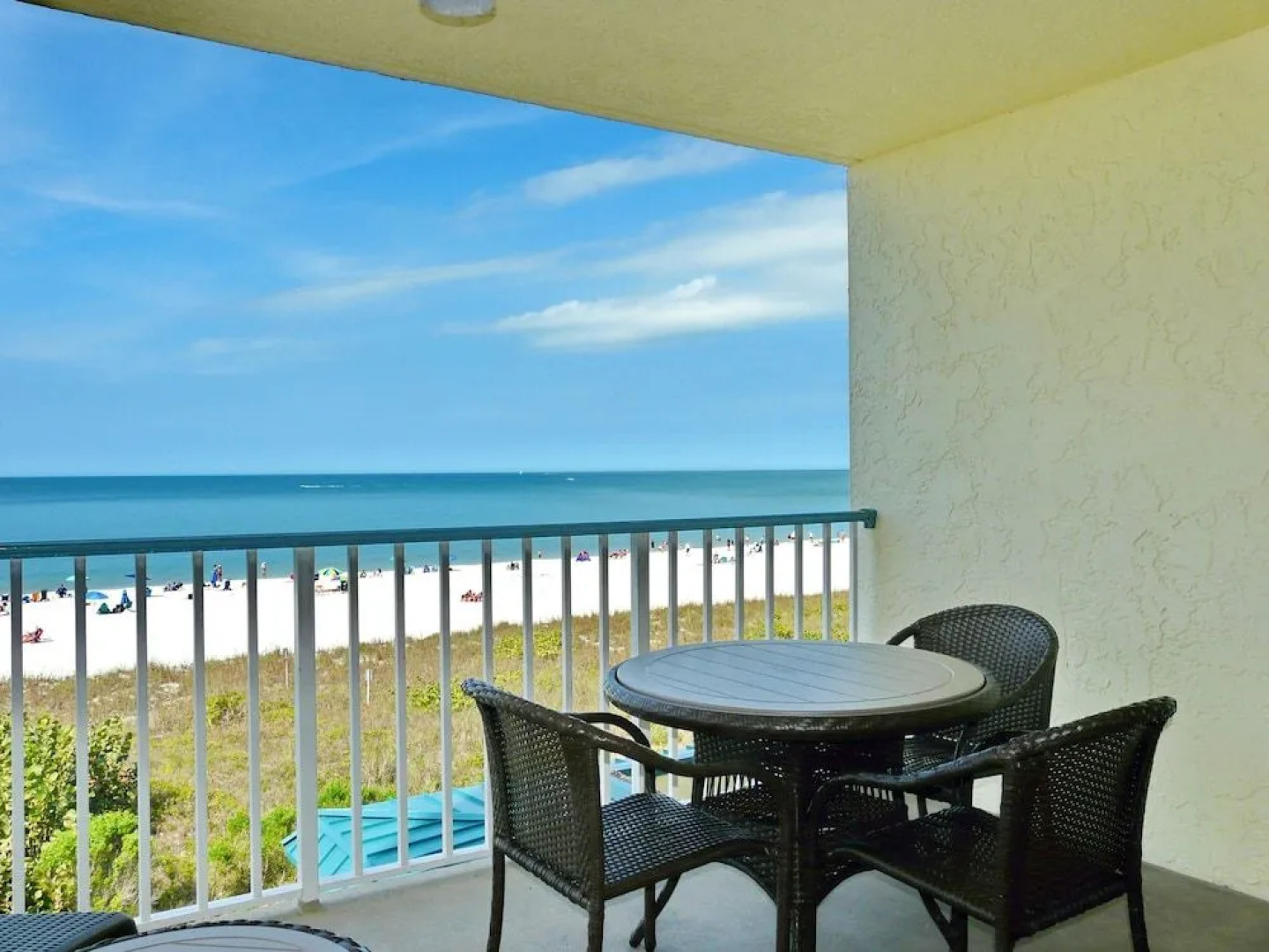 Luxurious Beachfront Condo With Glorious Ocean Views