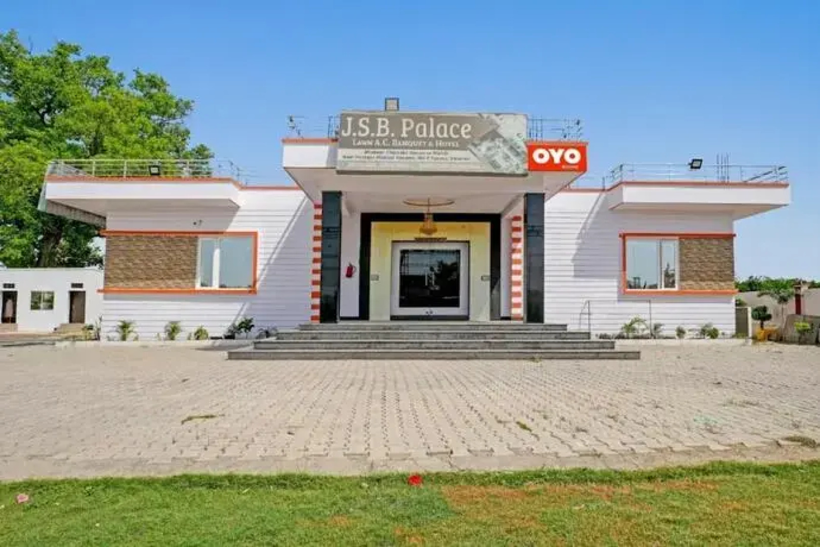 Goroomgo JSB Palace Varanasi