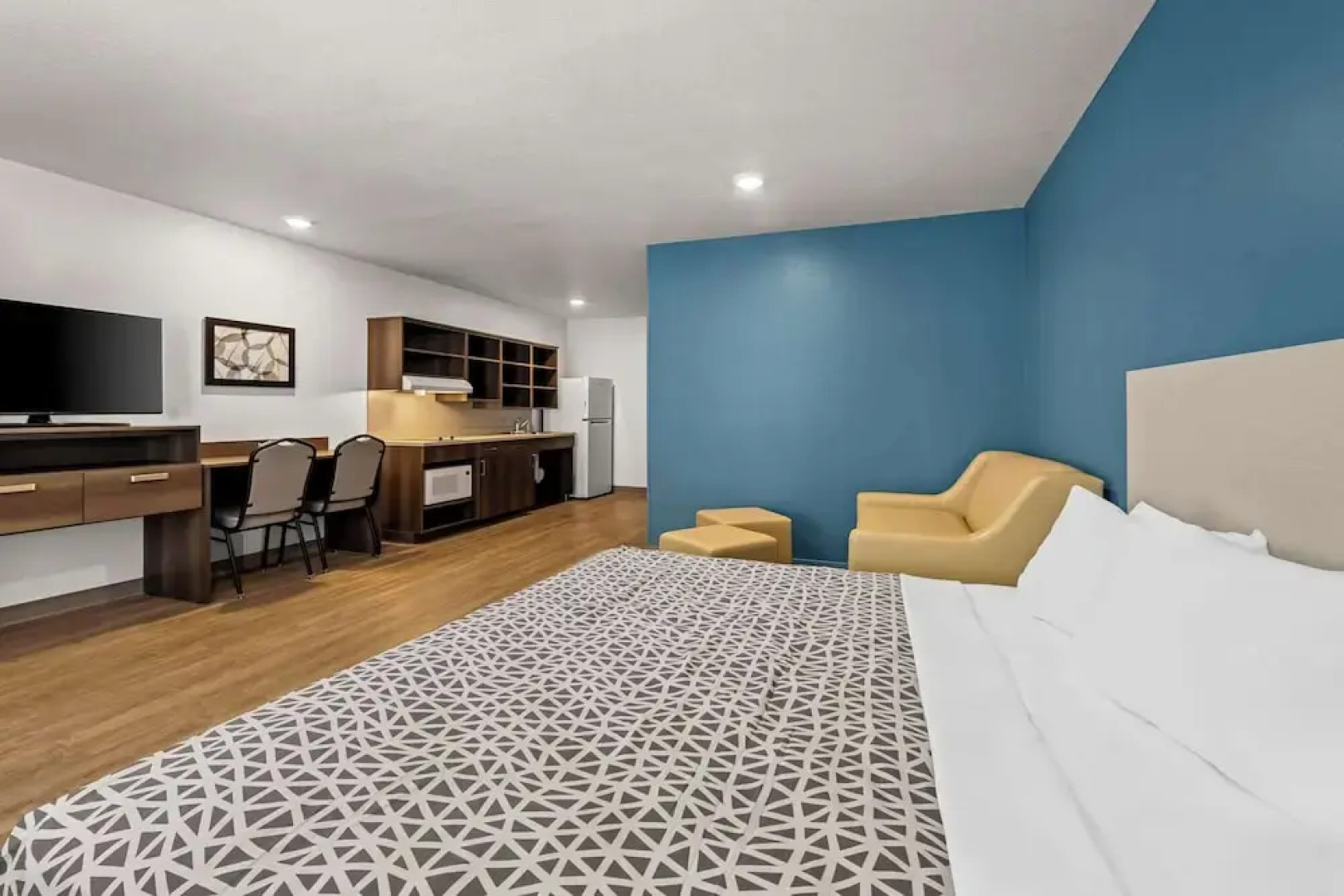 Woodspring Suites Loves Park Rockford