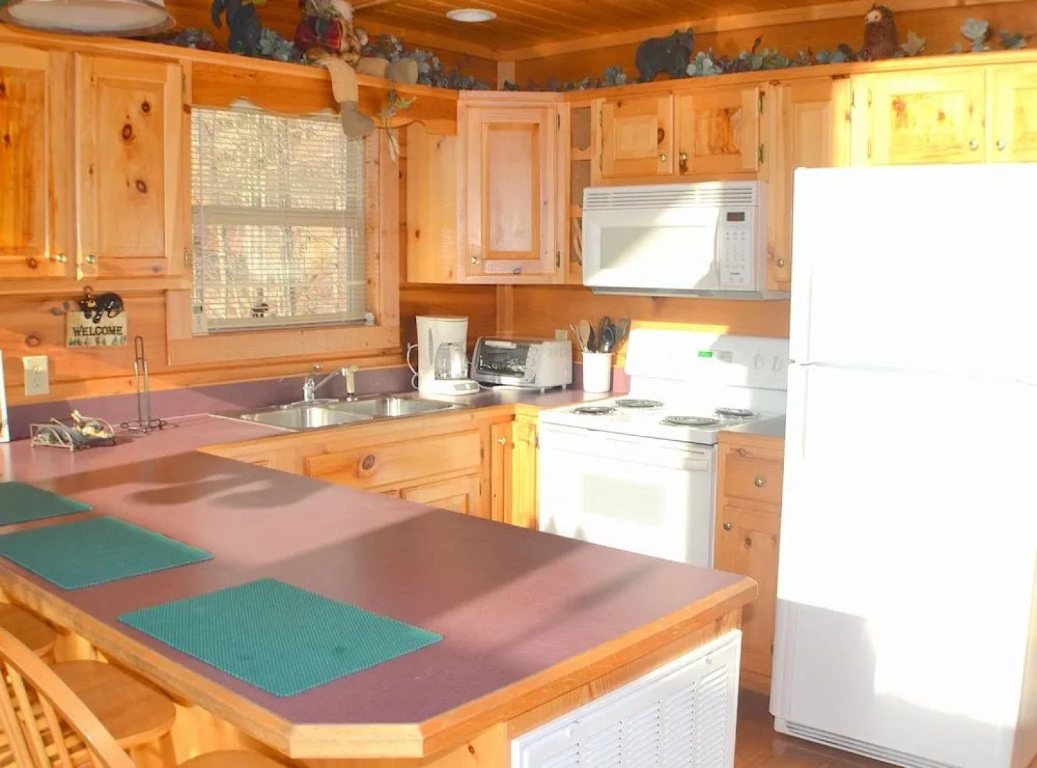 Autumn Mist - 3 Br cabin by RedAwning