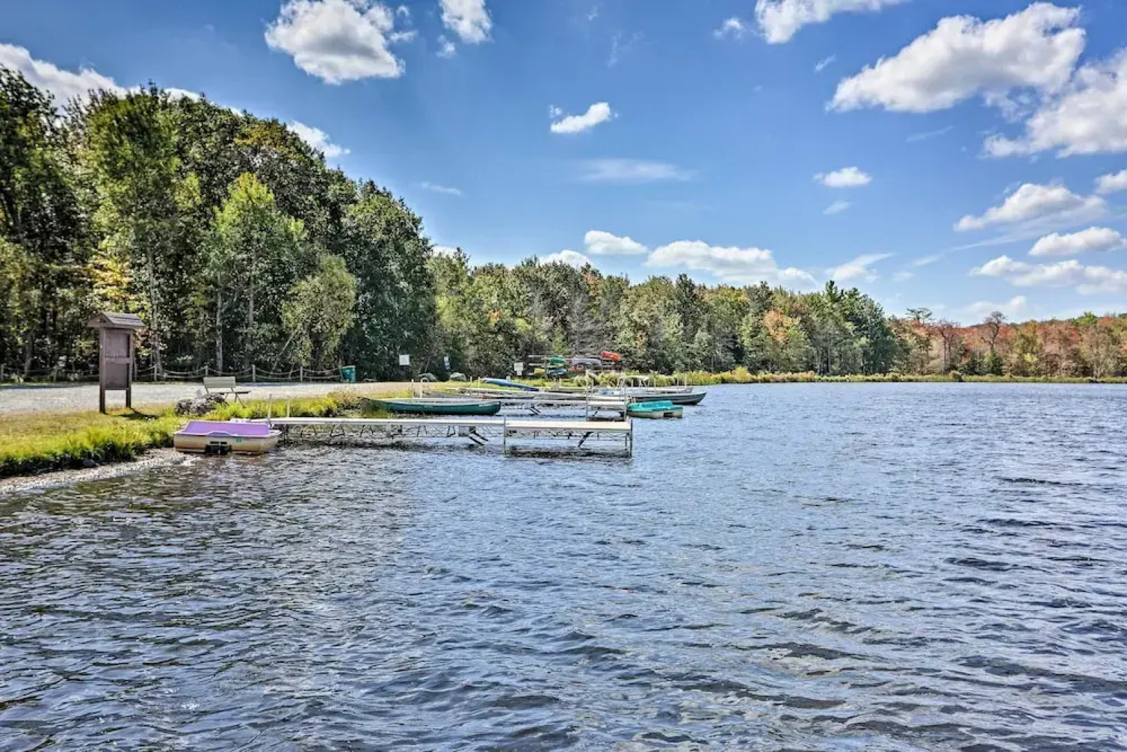 Spacious Cabin, 1 Block to Locust Lake Beach!