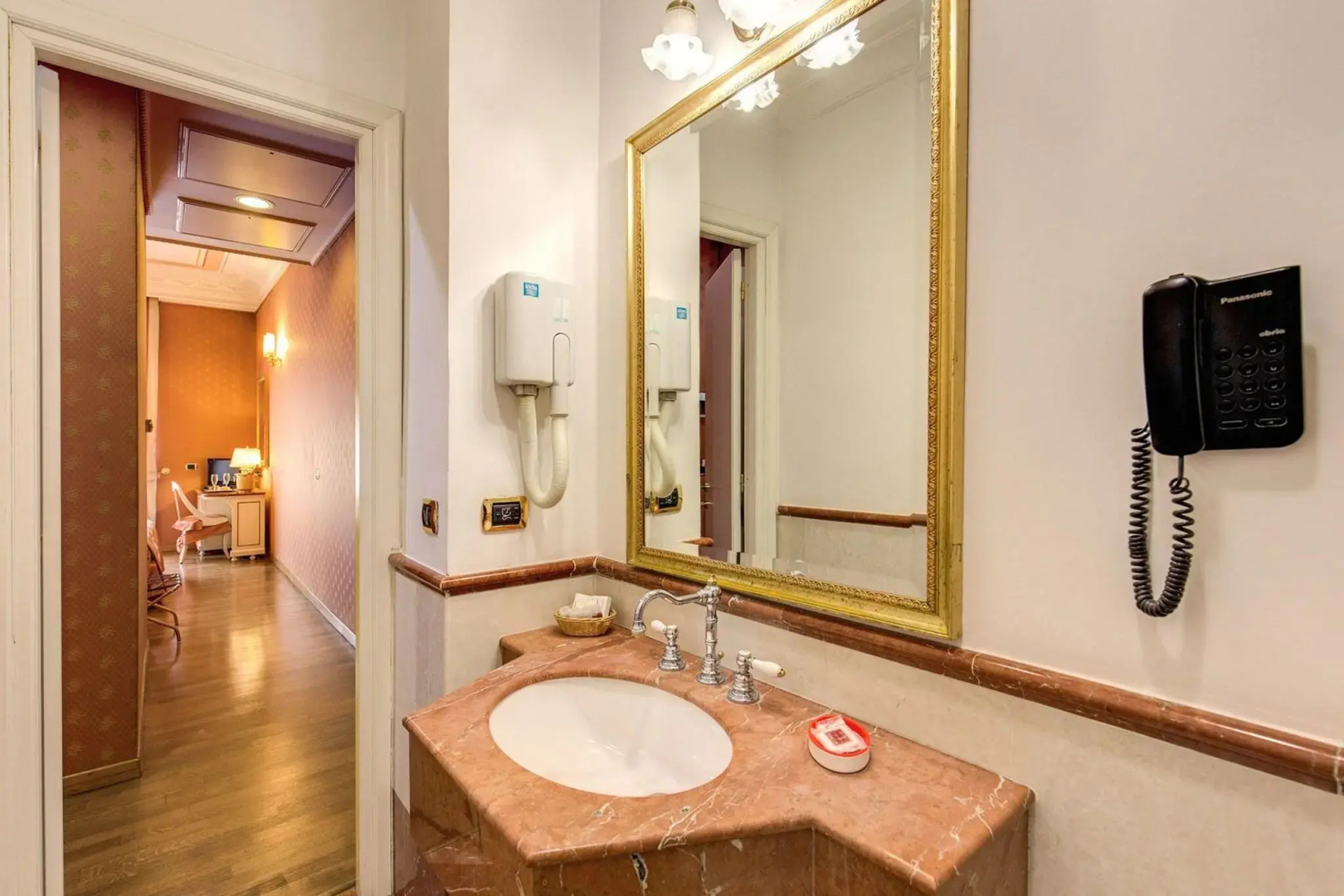 Hotel La Lumiere di Piazza di Spagna