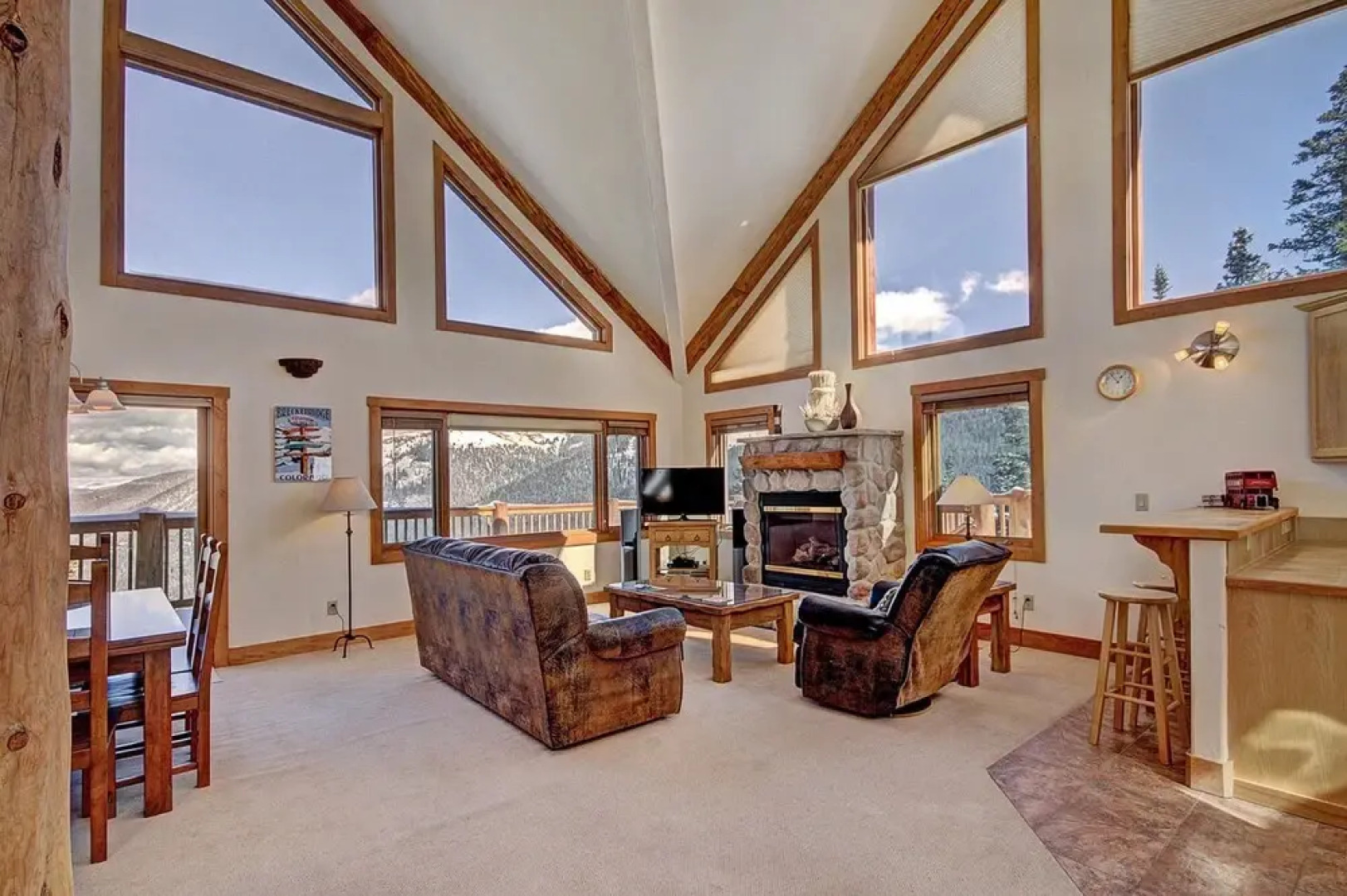 Stunning Mountain Getaway! Sleeps 10!