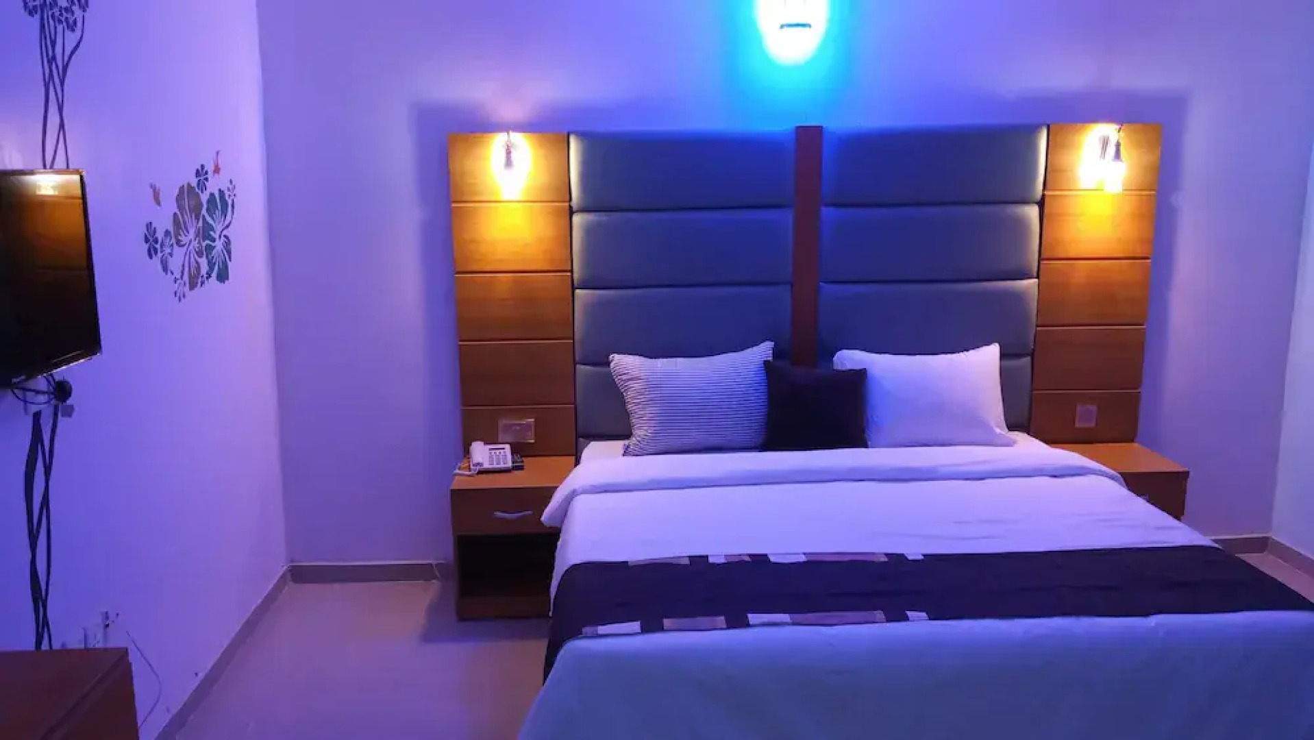 De-Bliss Gold Hotel & Suites