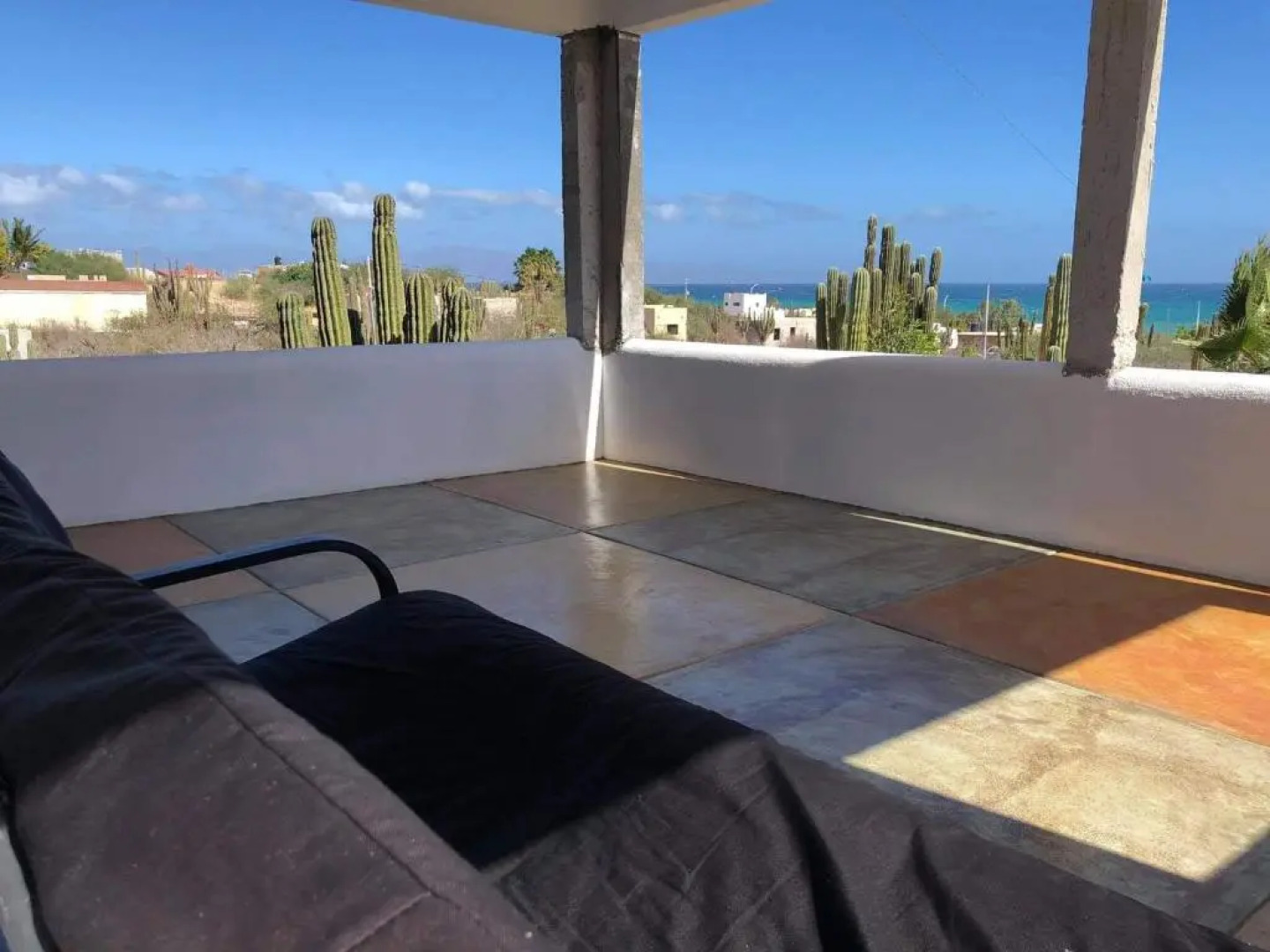 Casa Arrecife - Cozy Suite, Fast Wifi & Balcony! Beach is steps away!