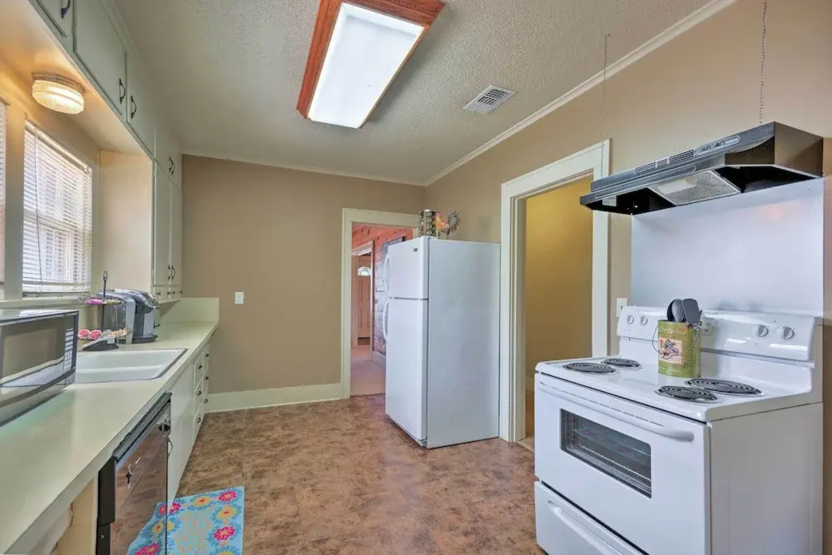 Inviting Lubbock Home > 1 Mi to Downtown