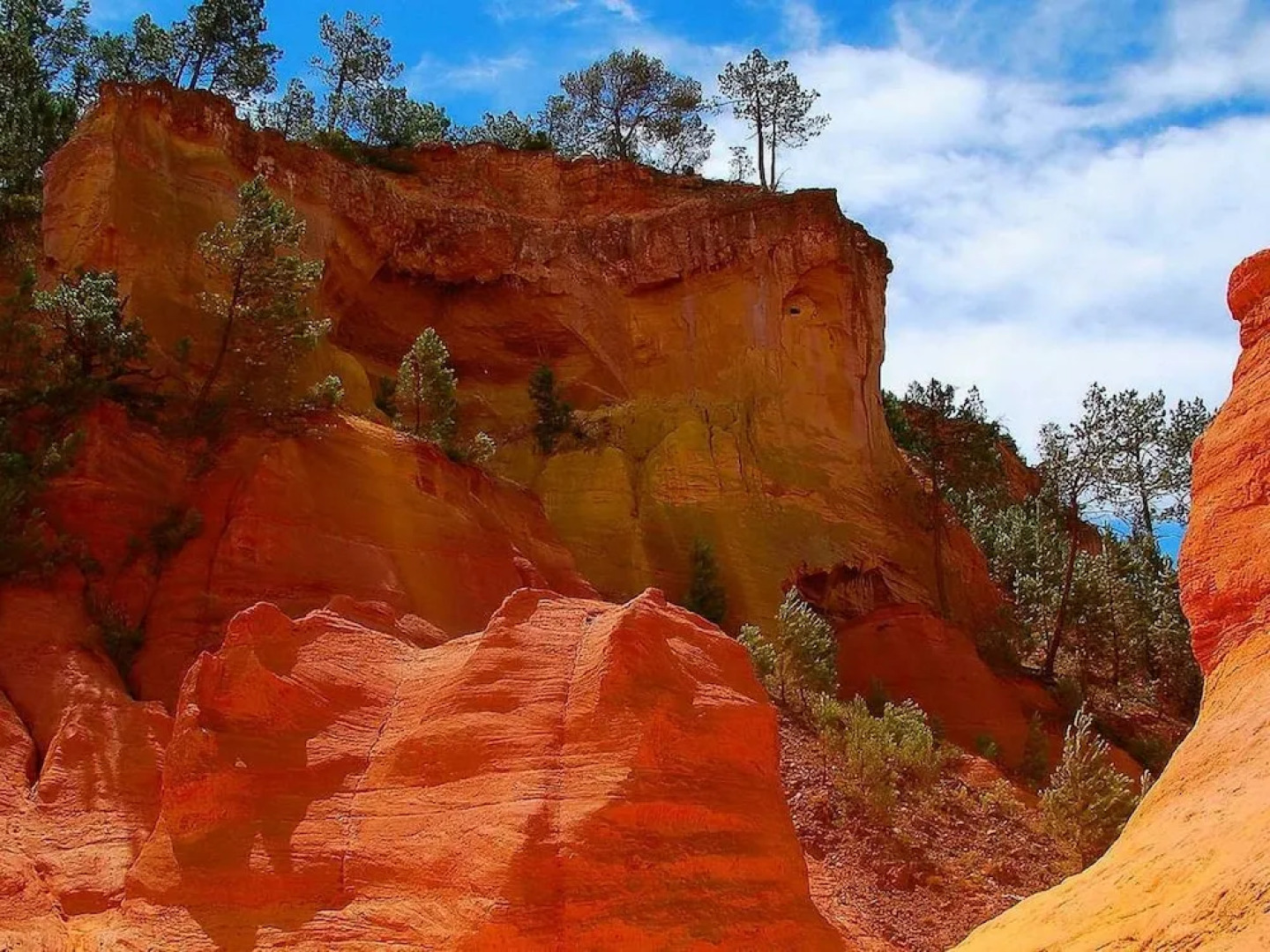 Charming Villa in Lauris South of France with Private Pool