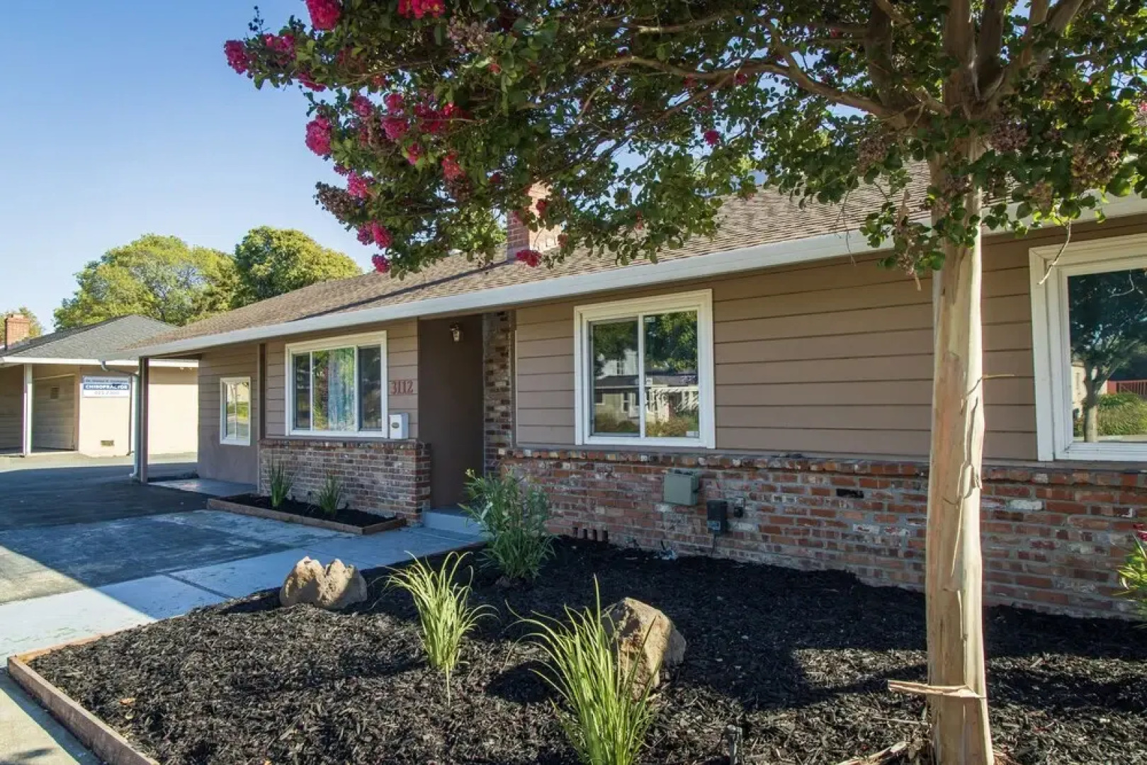 Cozy, 4-bedroom Near Concord Bart