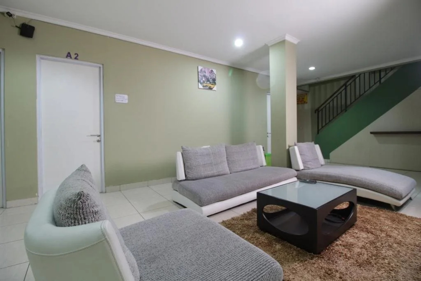 RedDoorz near Lippo Village 3