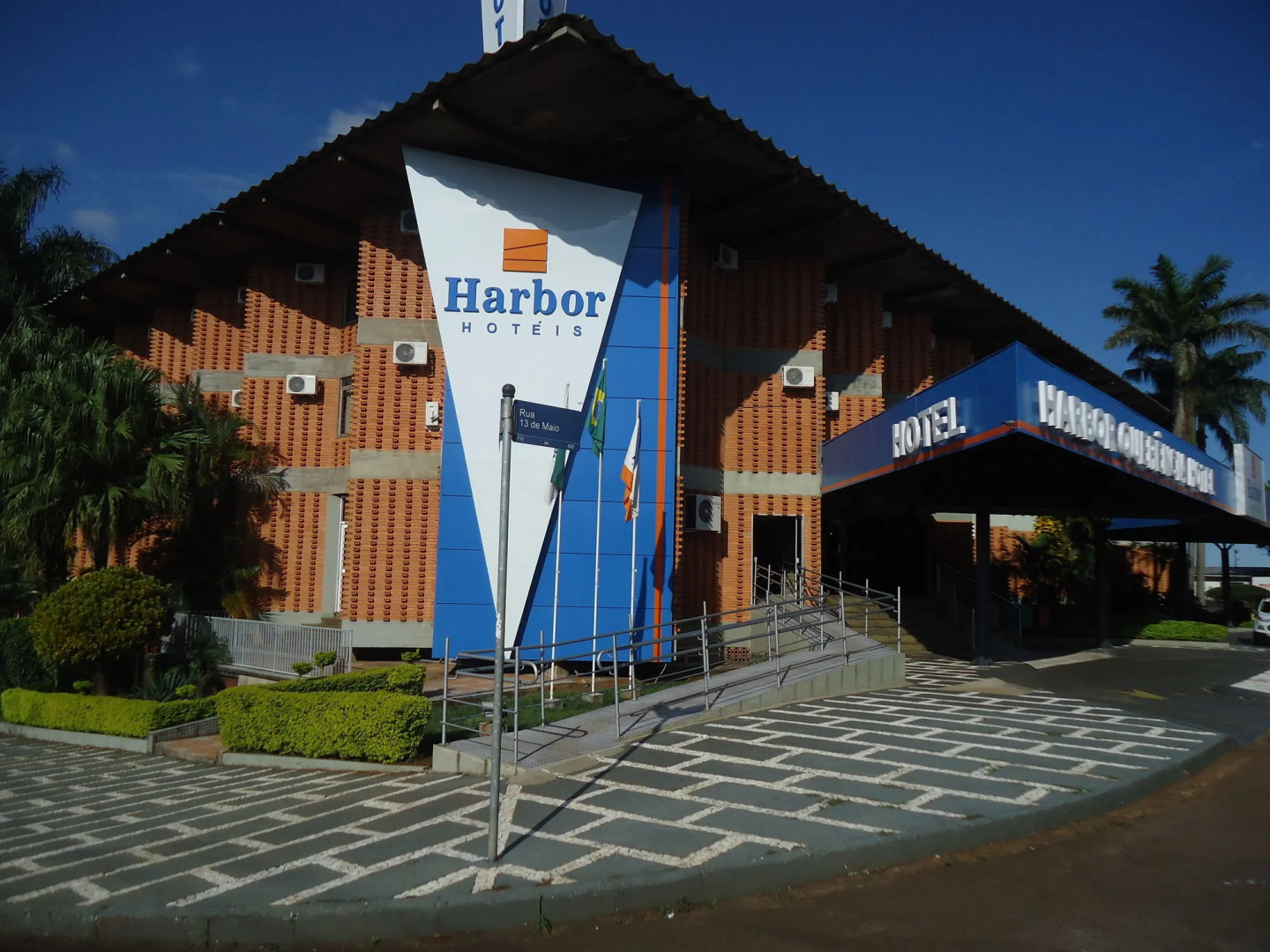 Harbor Querência Hotel