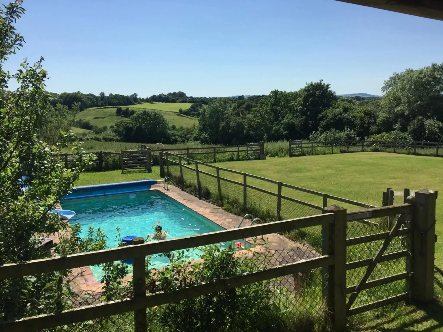 Little Pentre Barn with seasonal Swimming Pool