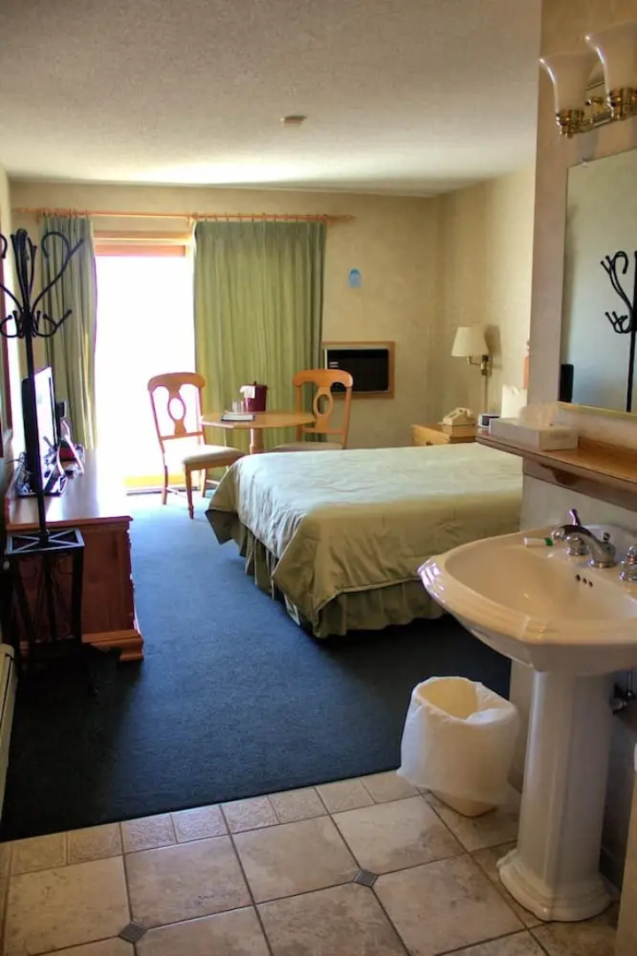 Pier Plaza Lodging