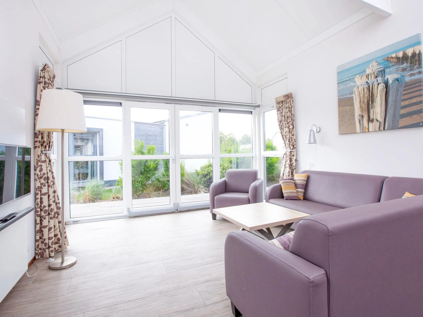 Detached Single Story Holiday Home Near the Sea