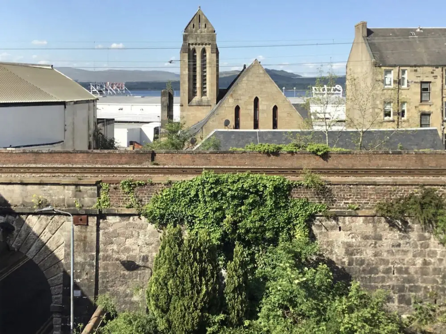 Two Bedroom Victorian Flat in the Centre of Port Glasgow Close to all Amenities