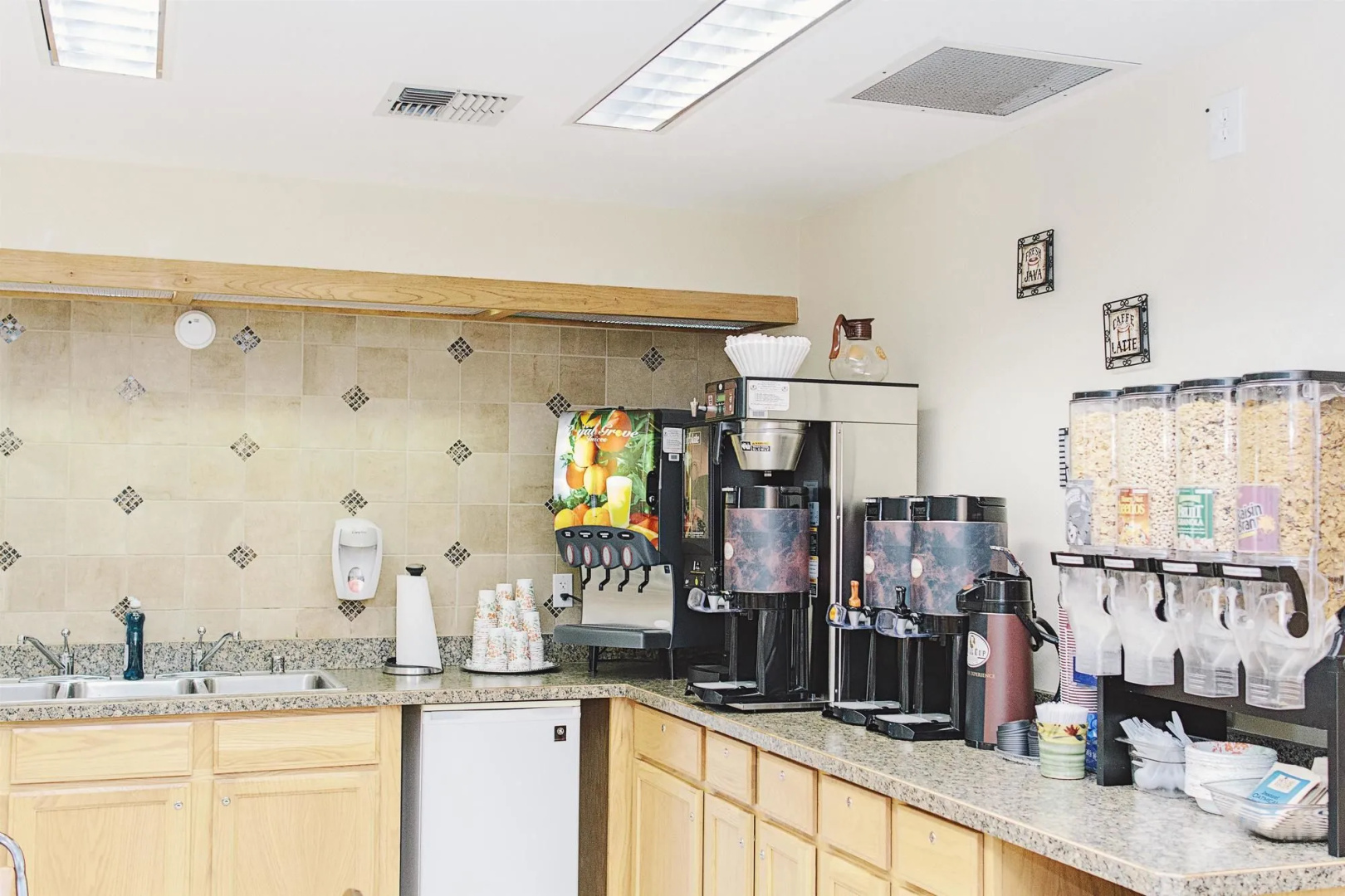 Lavissh Inn & Suites