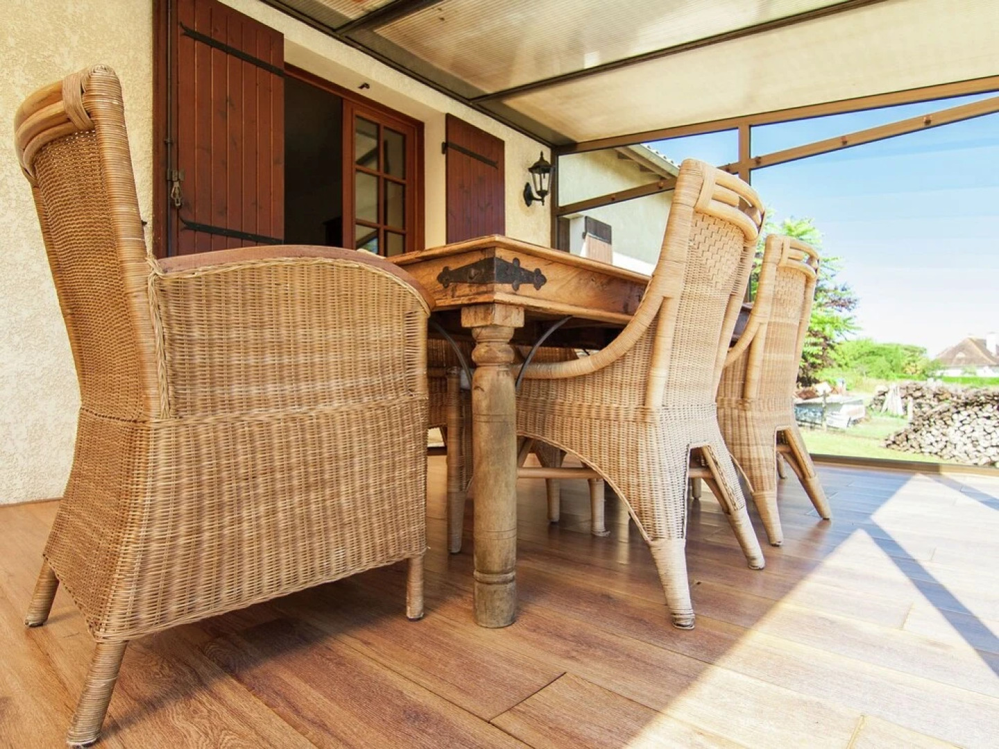 Cottage With Porch, Large Private Pool and Spacious Garden