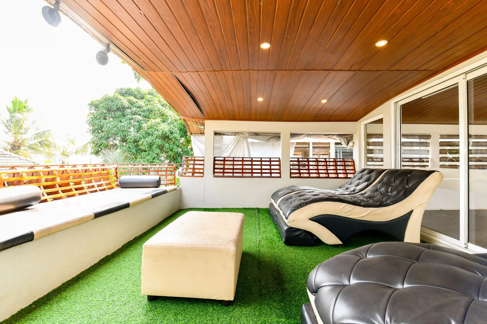 OYO 24611 Houseboat Water Cruise Sharing