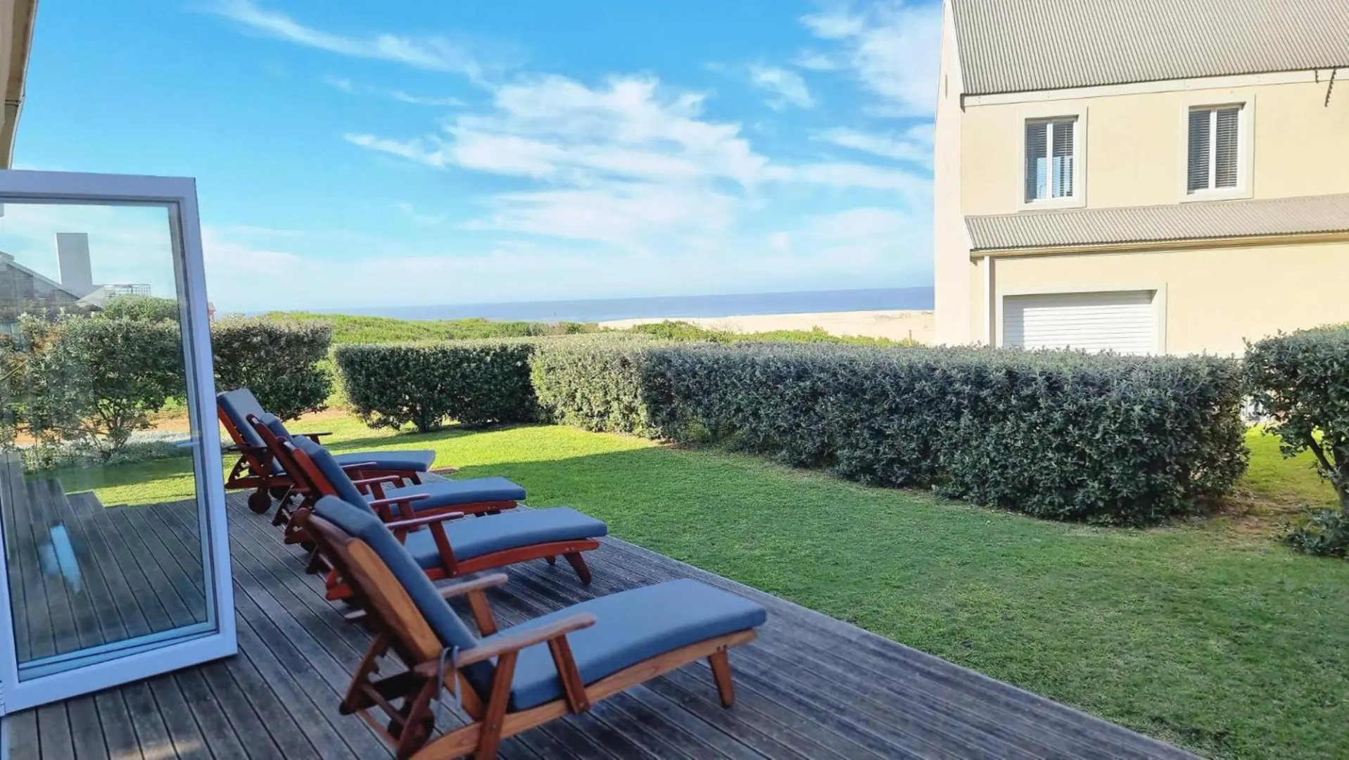 Beautiful Cottage Fantastic Beach