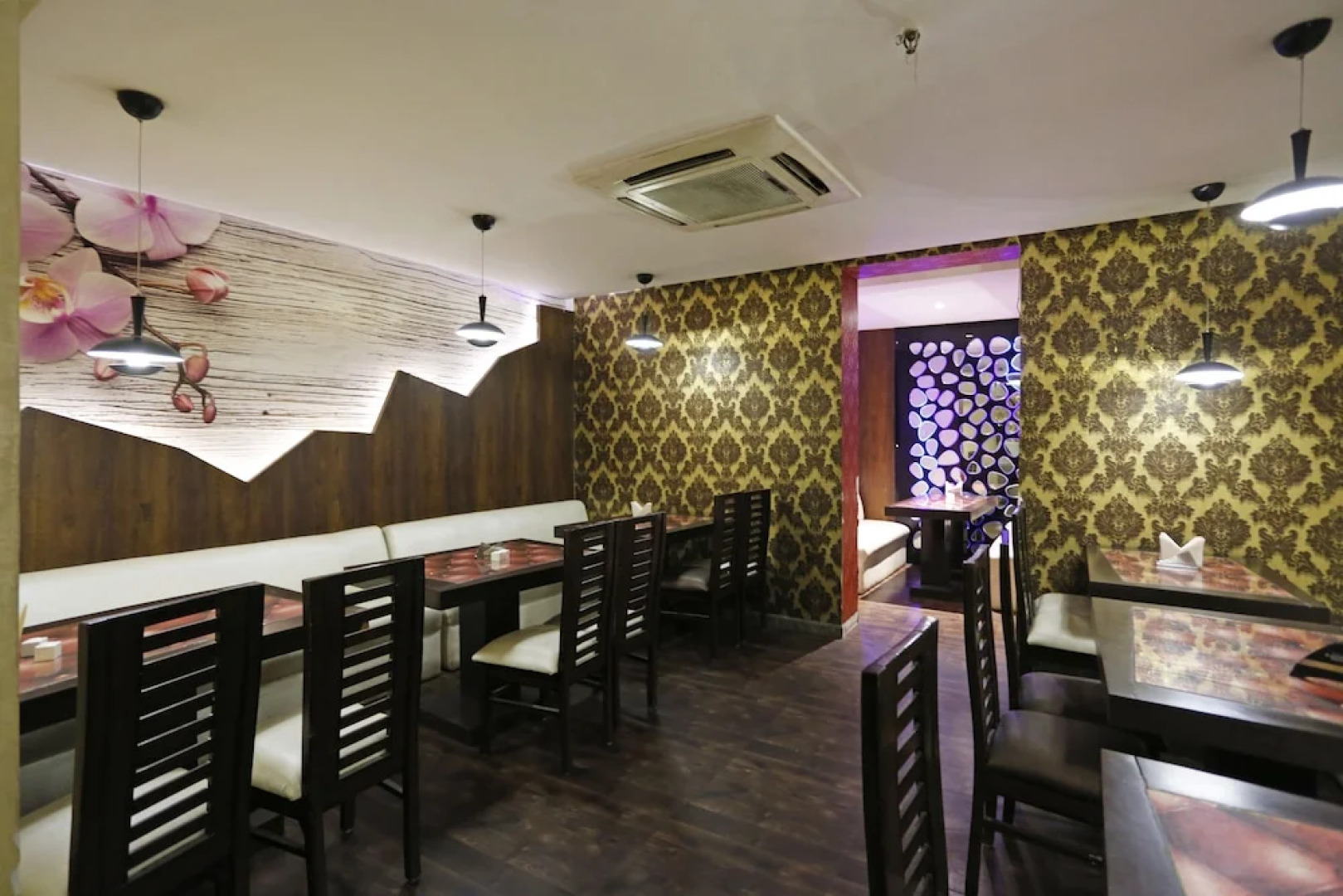 OYO 8902 Hotel Ronald Inn