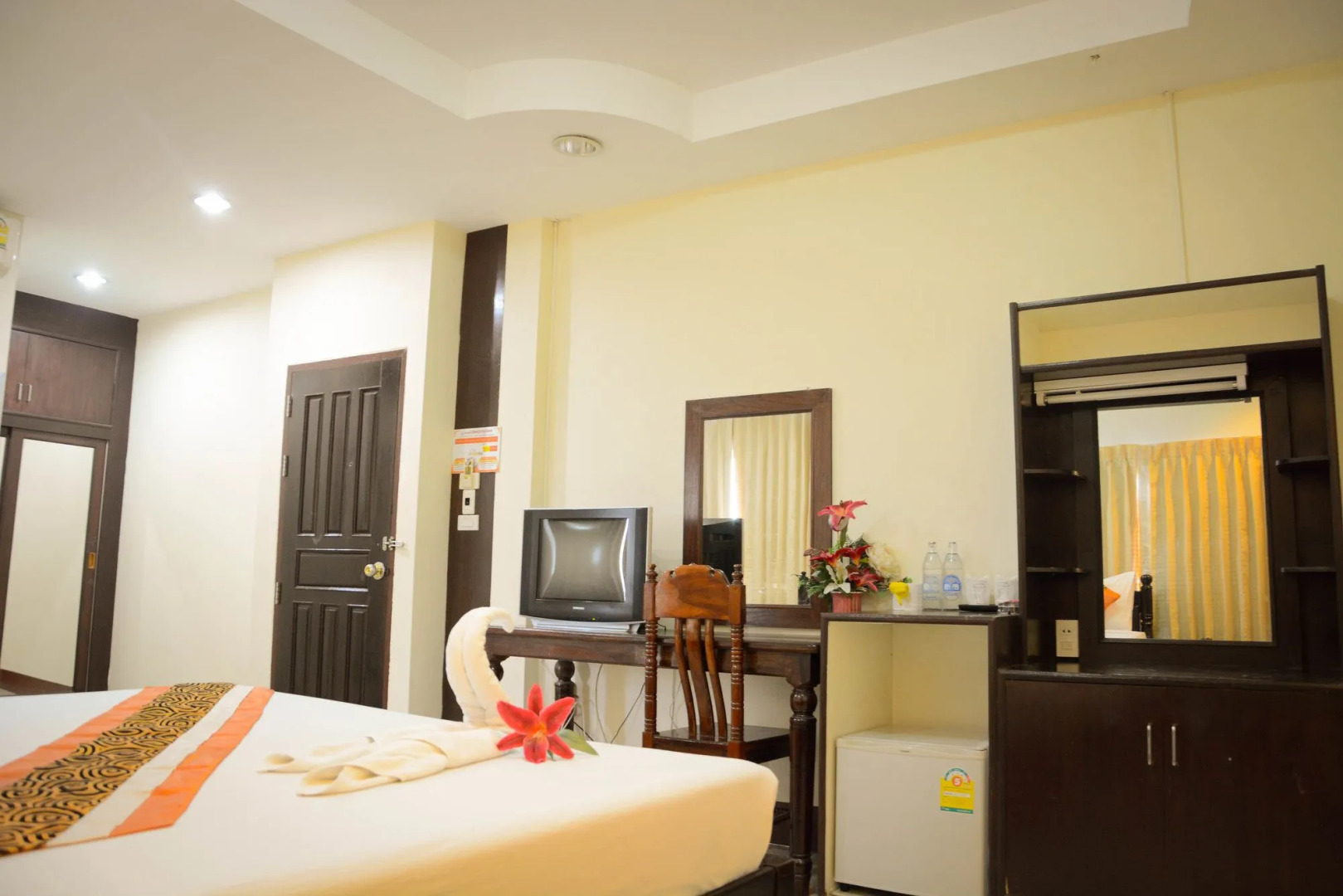 Submukdaphoomplace Hotel