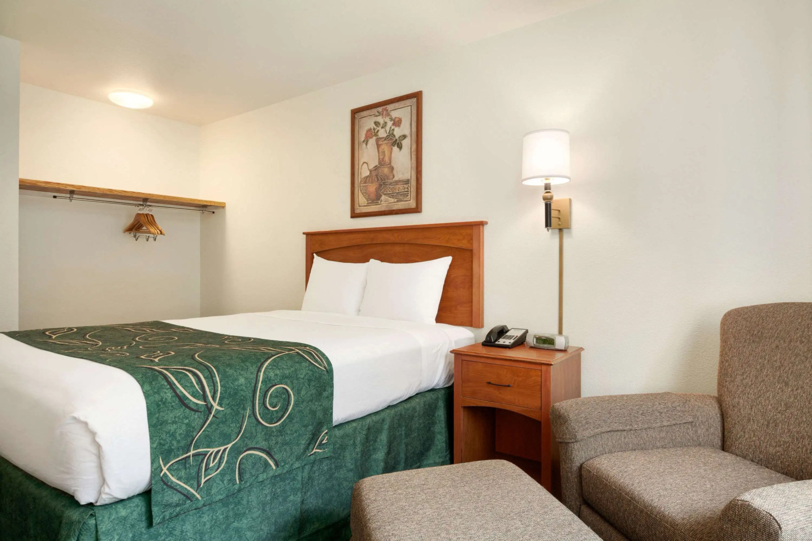 Travelodge by Wyndham Dunsmuir