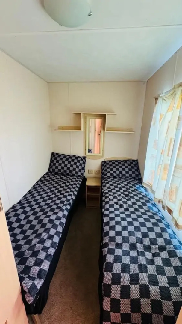 3-bed Carvan, Sleeps 6, Pets & Parking