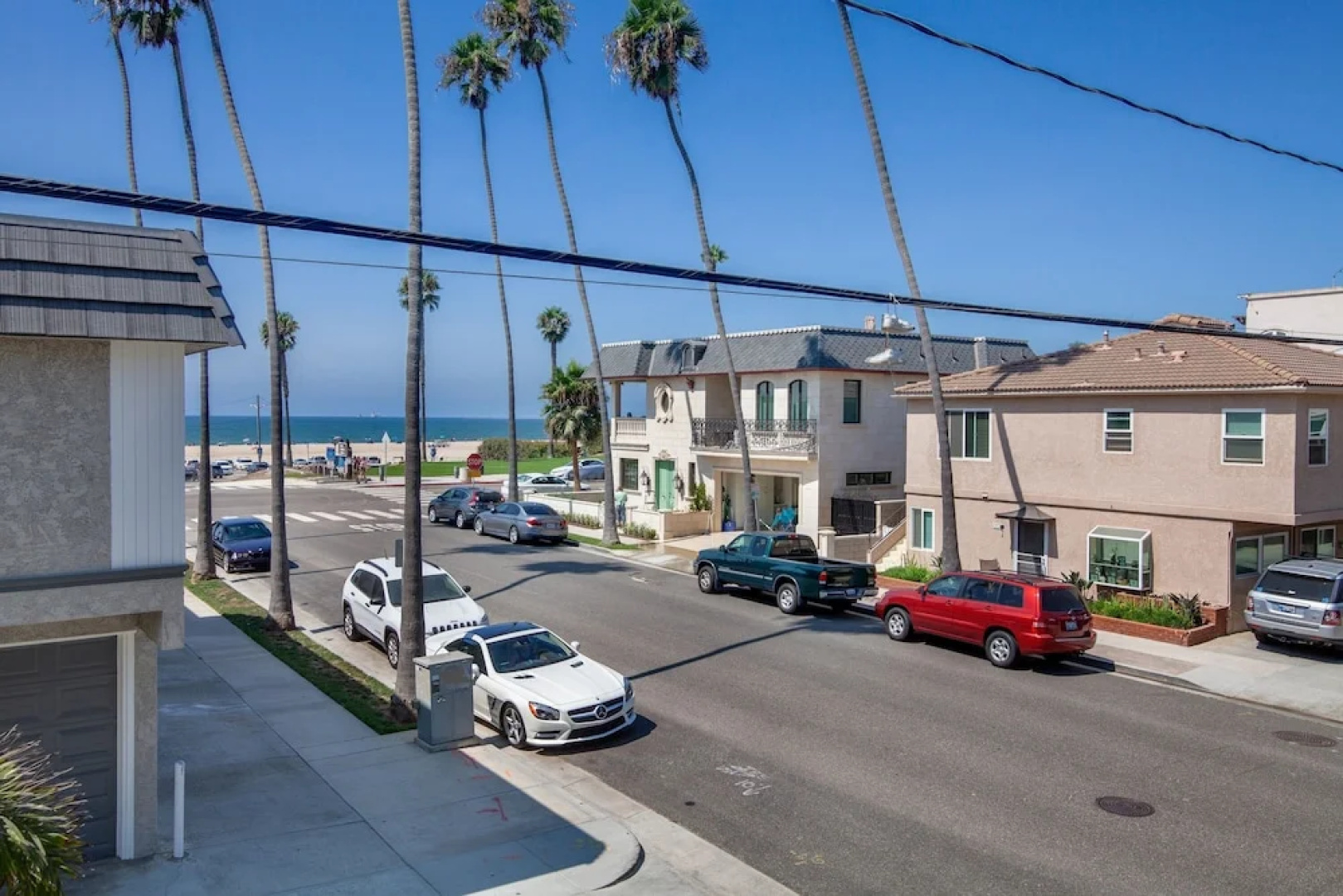 Ocean-view Oasis W/ Rooftop Deck - Steps To Beach 3 Bedroom Home