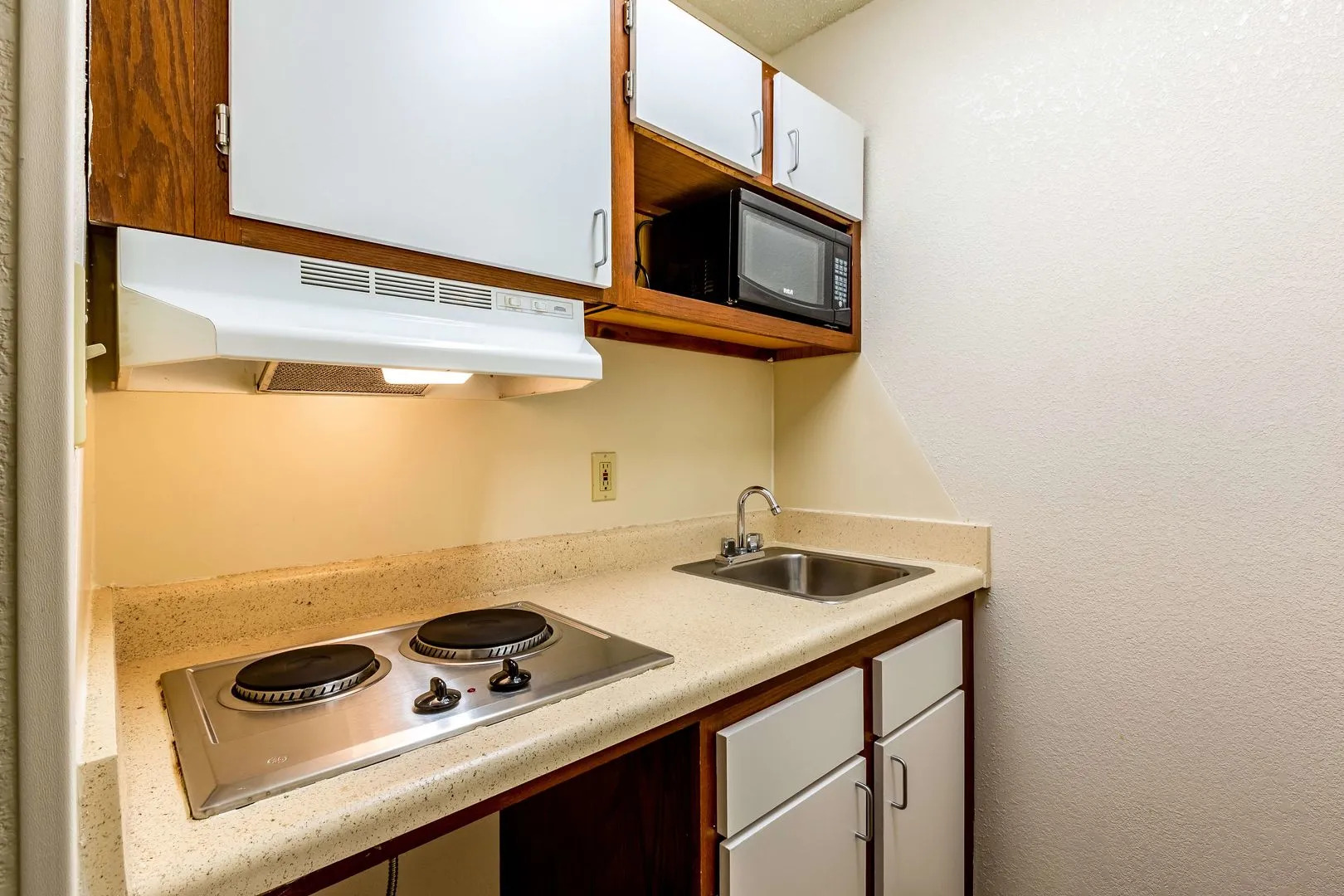 HomeTowne Studios by Red Roof Atlanta NE - Downtown Norcross