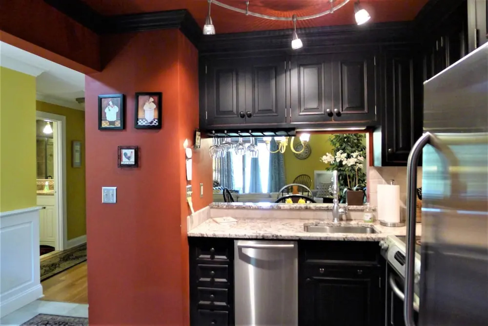 112 Chilton - 2 Bedroom Condo