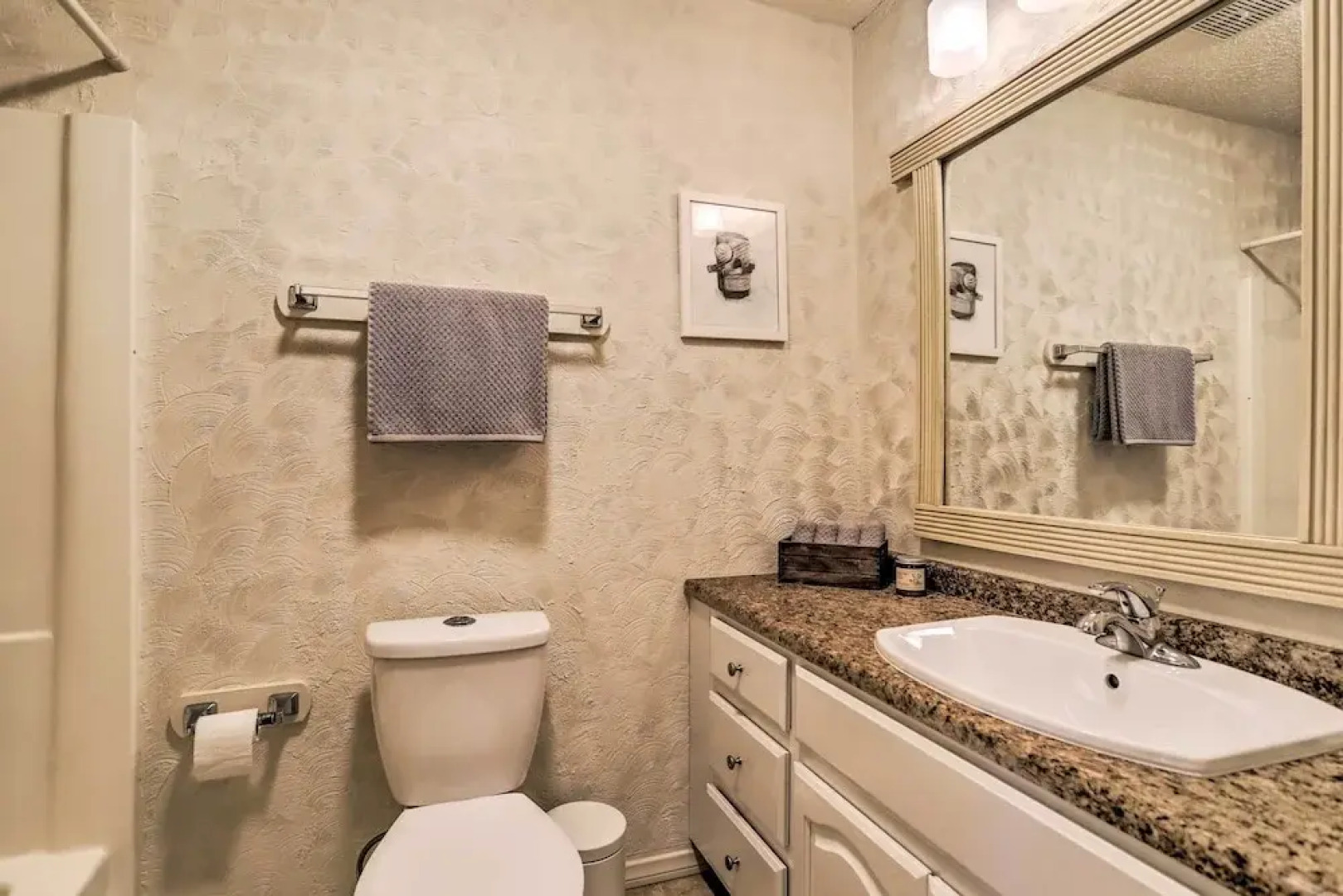 Sunny Oasis w/ Hot Tub ~ 11 Mi to Nat'l Park!