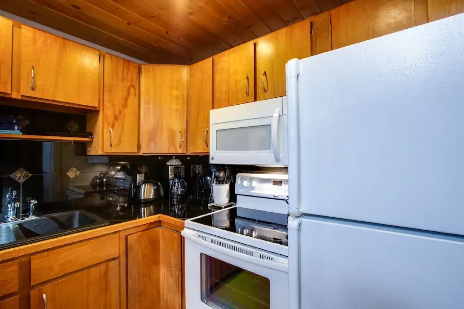 99MBR - Hot Tub - WiFi - Pets Ok - BBQ - Sleeps 6