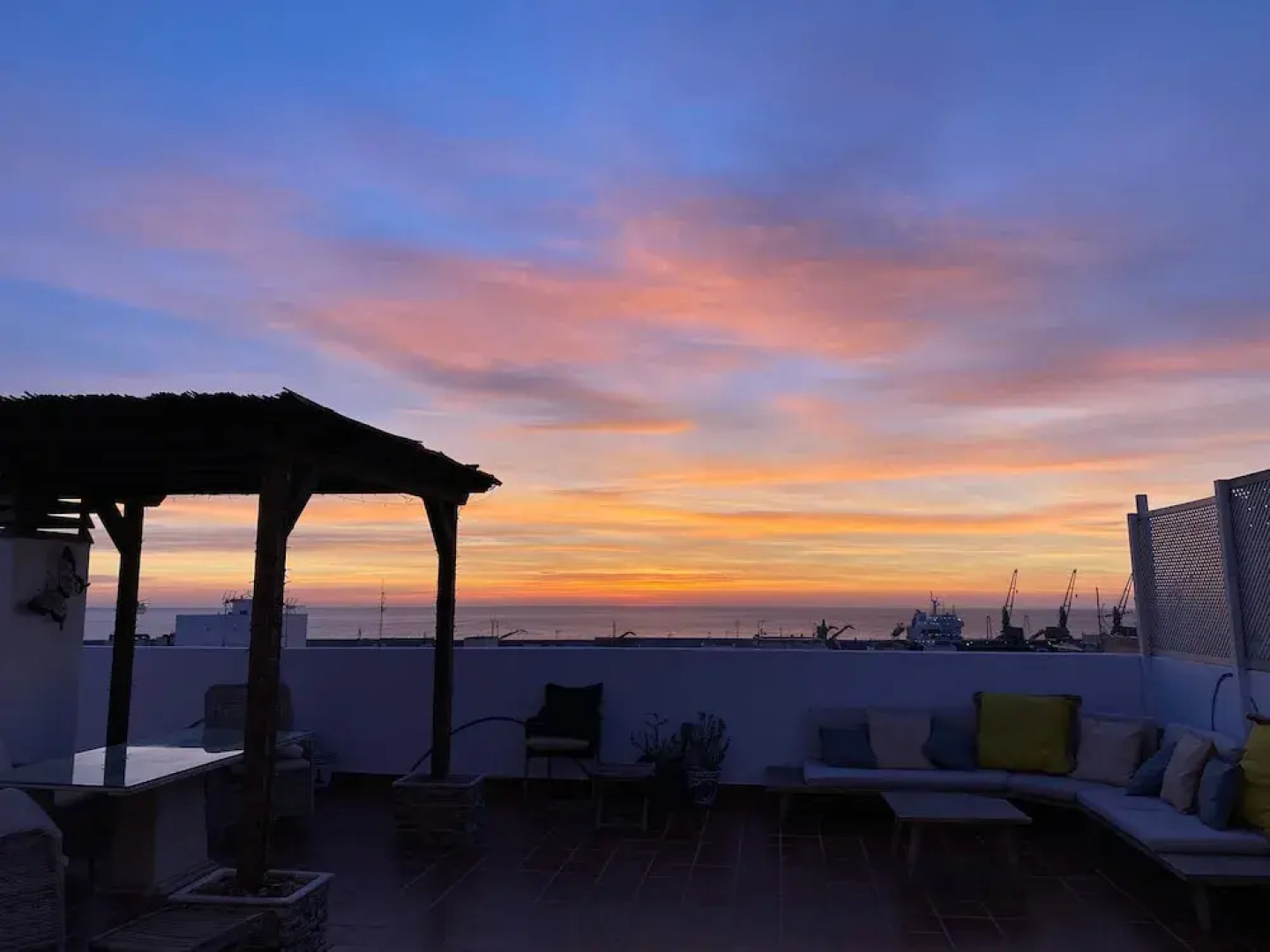 3bed Penthouse With Large Terrace & Sea View