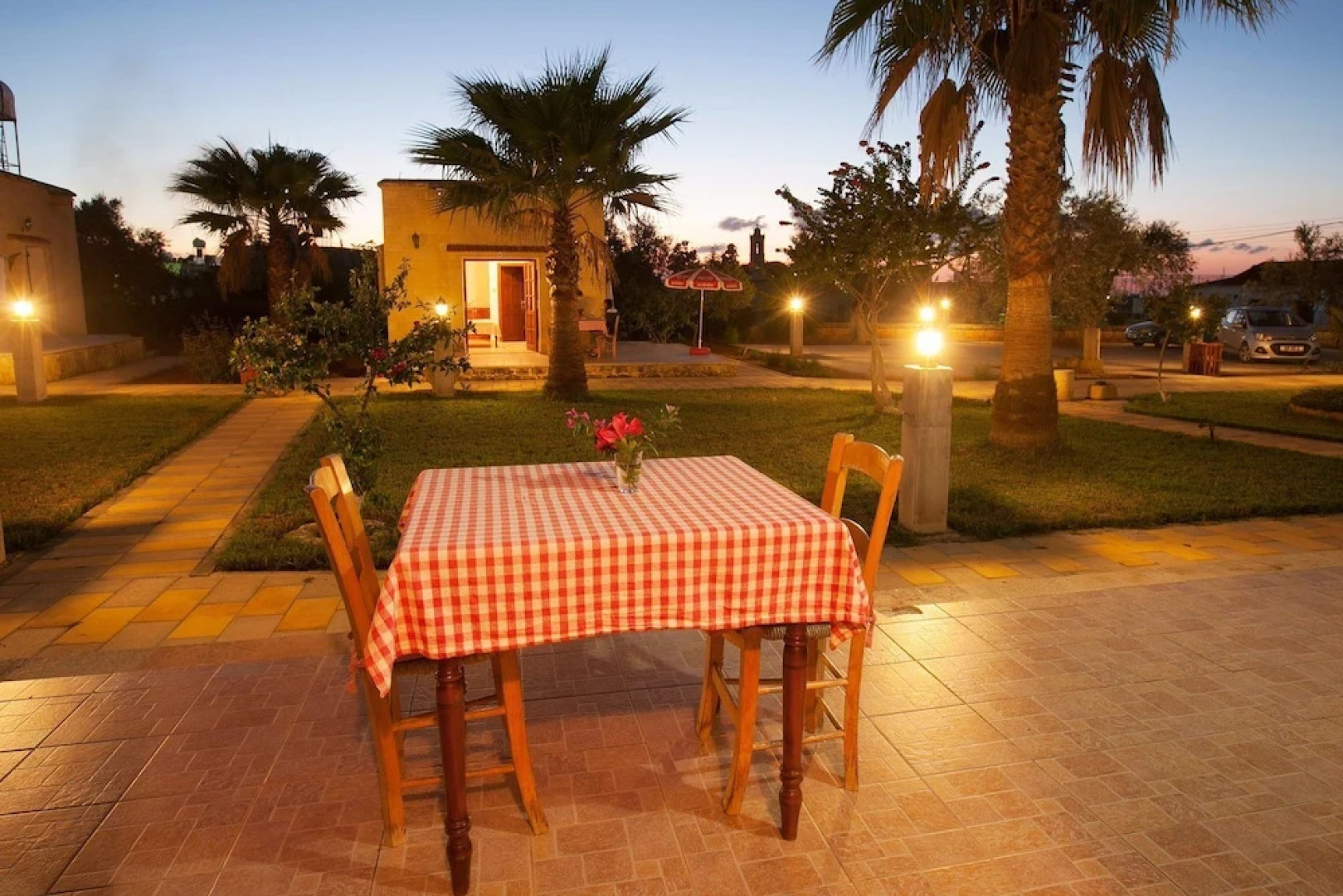 Glaro Garden Hotel-restaurant