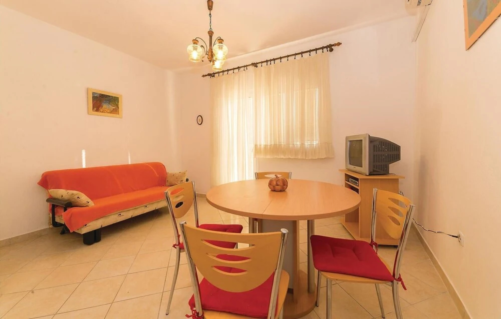 Beautiful Home in Banj With Wifi and 5 Bedrooms